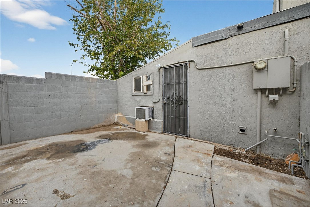 1422 North Jones Boulevard