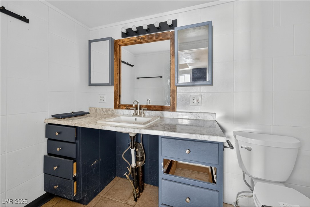 1422 North Jones Boulevard