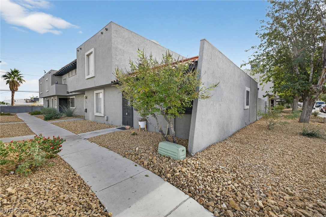 1422 North Jones Boulevard