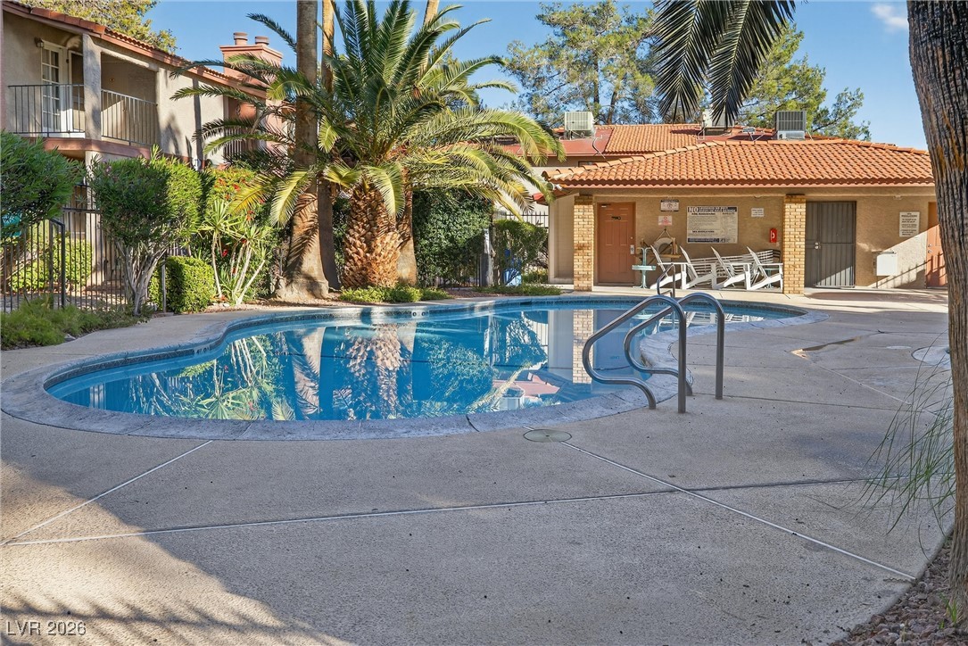 5576 West Rochelle Avenue C