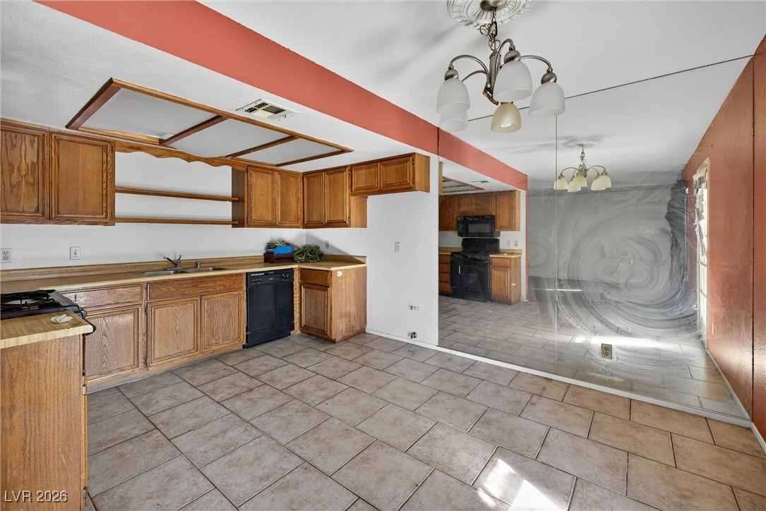 5576 West Rochelle Avenue C