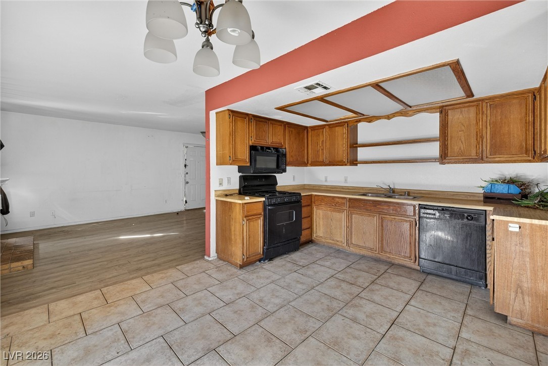 5576 West Rochelle Avenue C