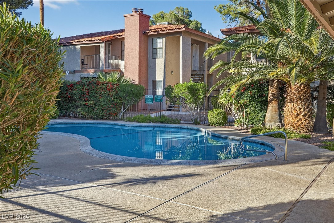 5576 West Rochelle Avenue C