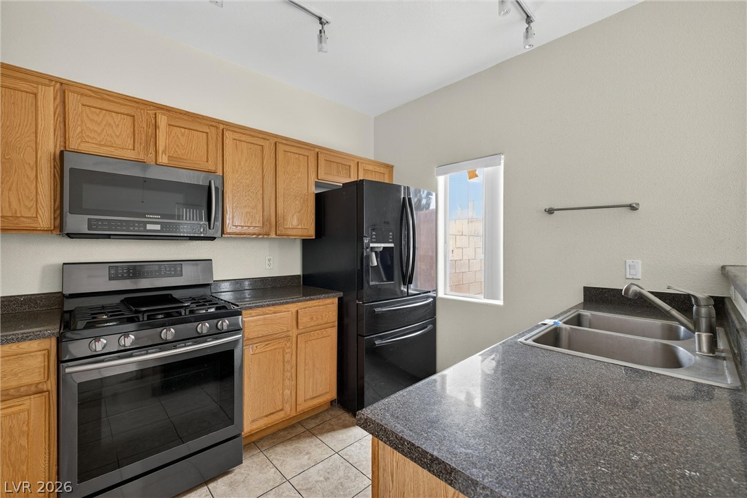 4008 Smokey Fog Avenue 3