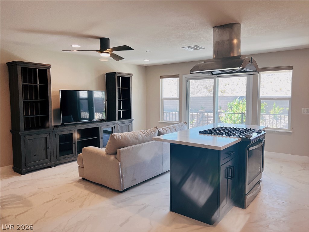 4631 Amazing View Street