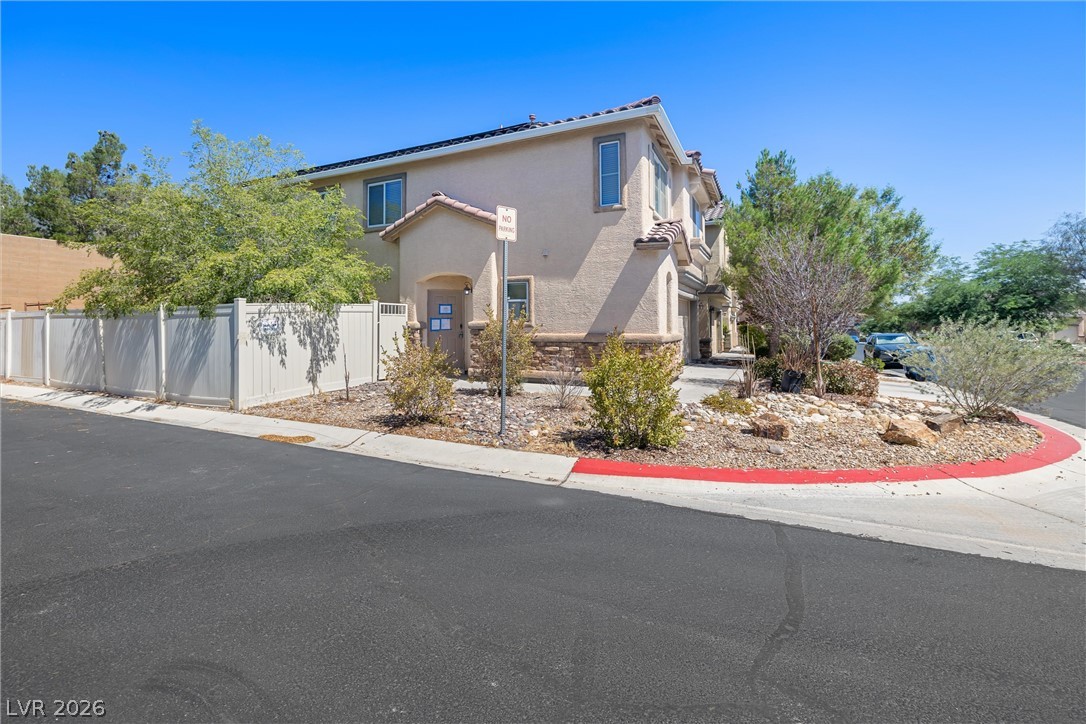 10883 Hawthorne Berry Street
