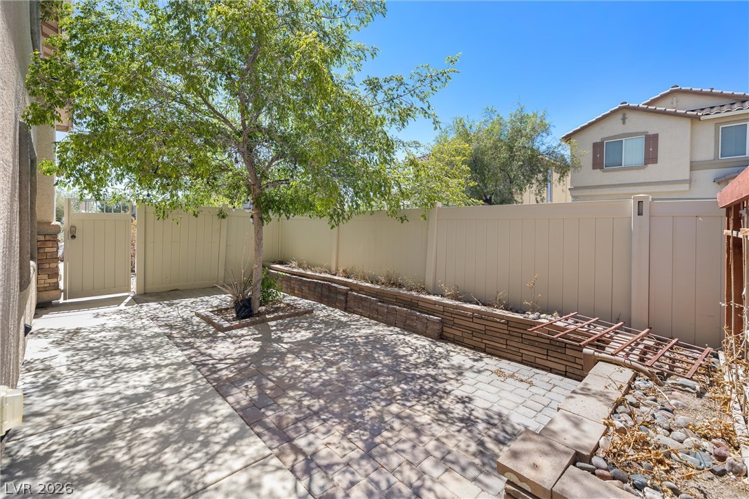 10883 Hawthorne Berry Street