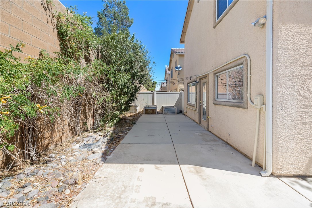 10883 Hawthorne Berry Street