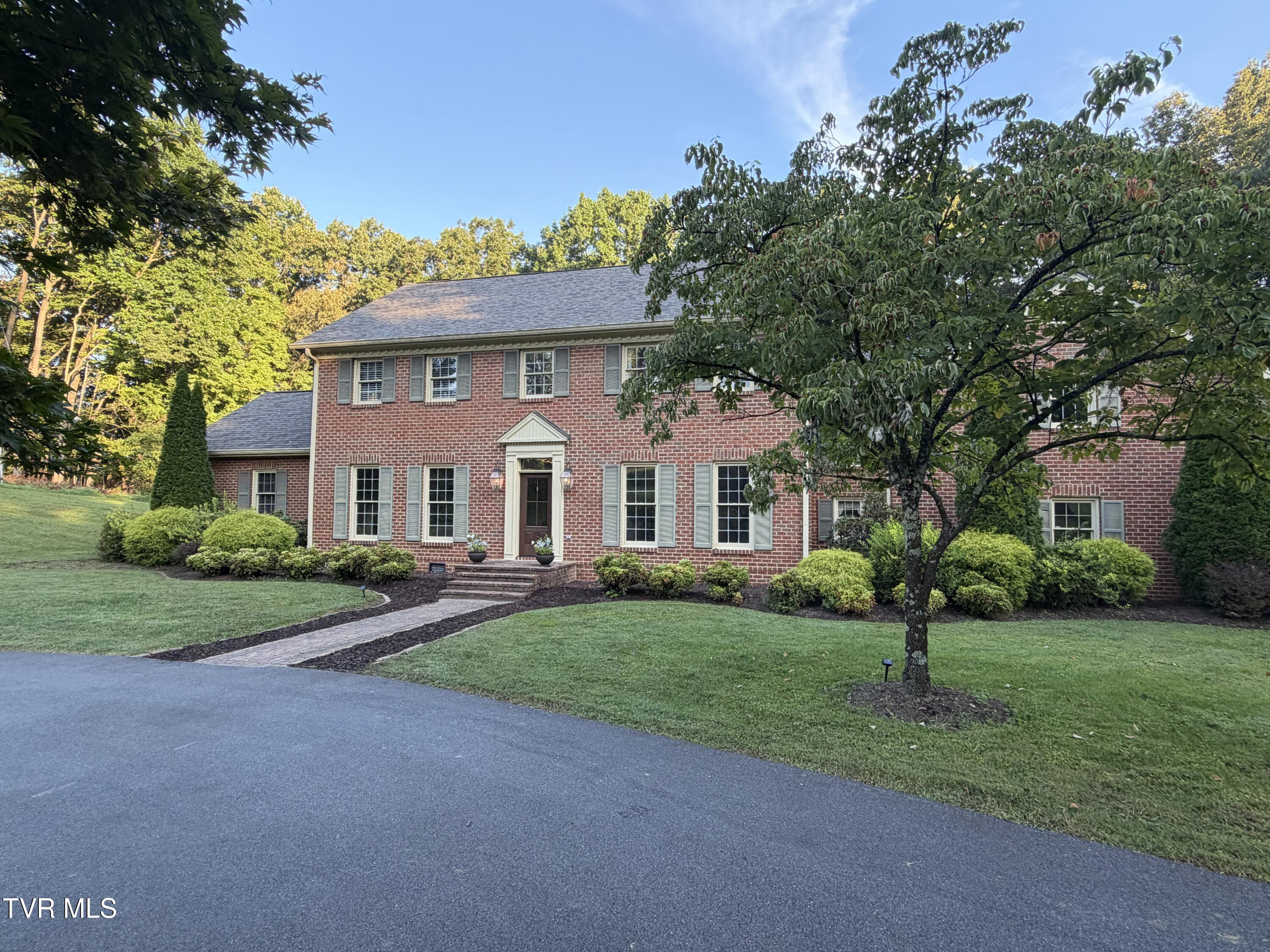3744 Arrowhead Trail