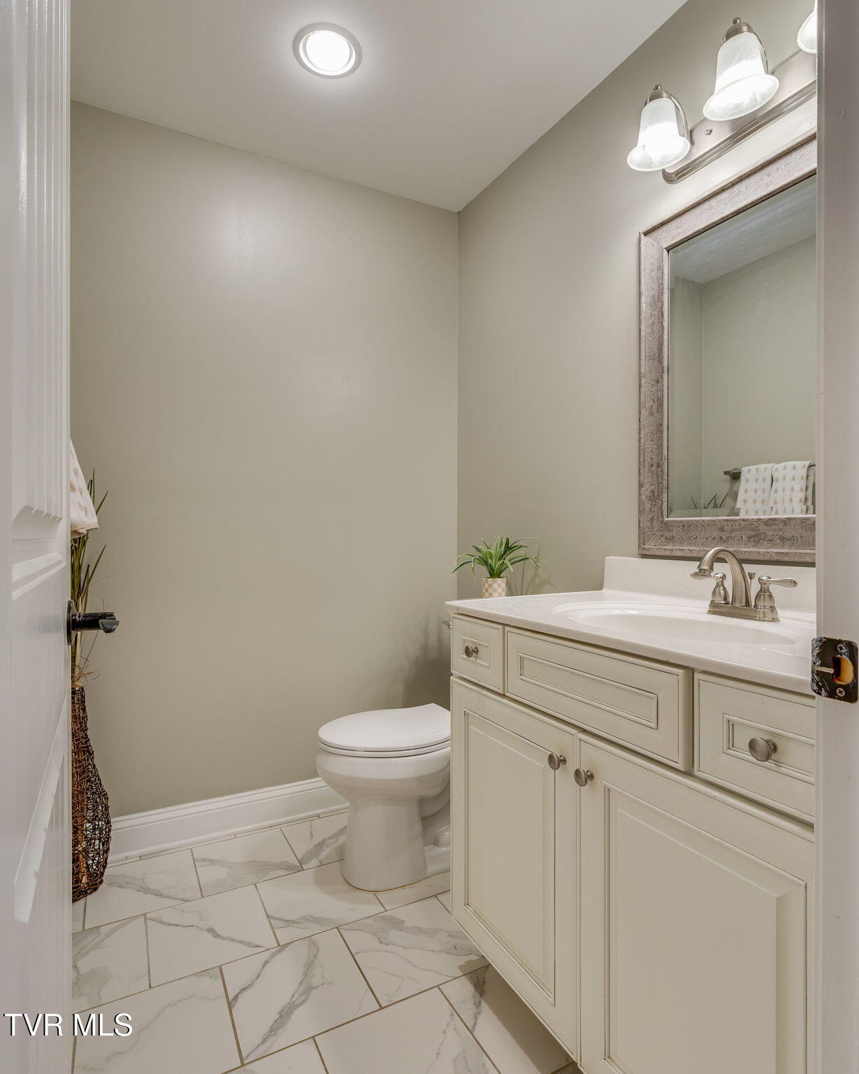 4264 Anchor Point