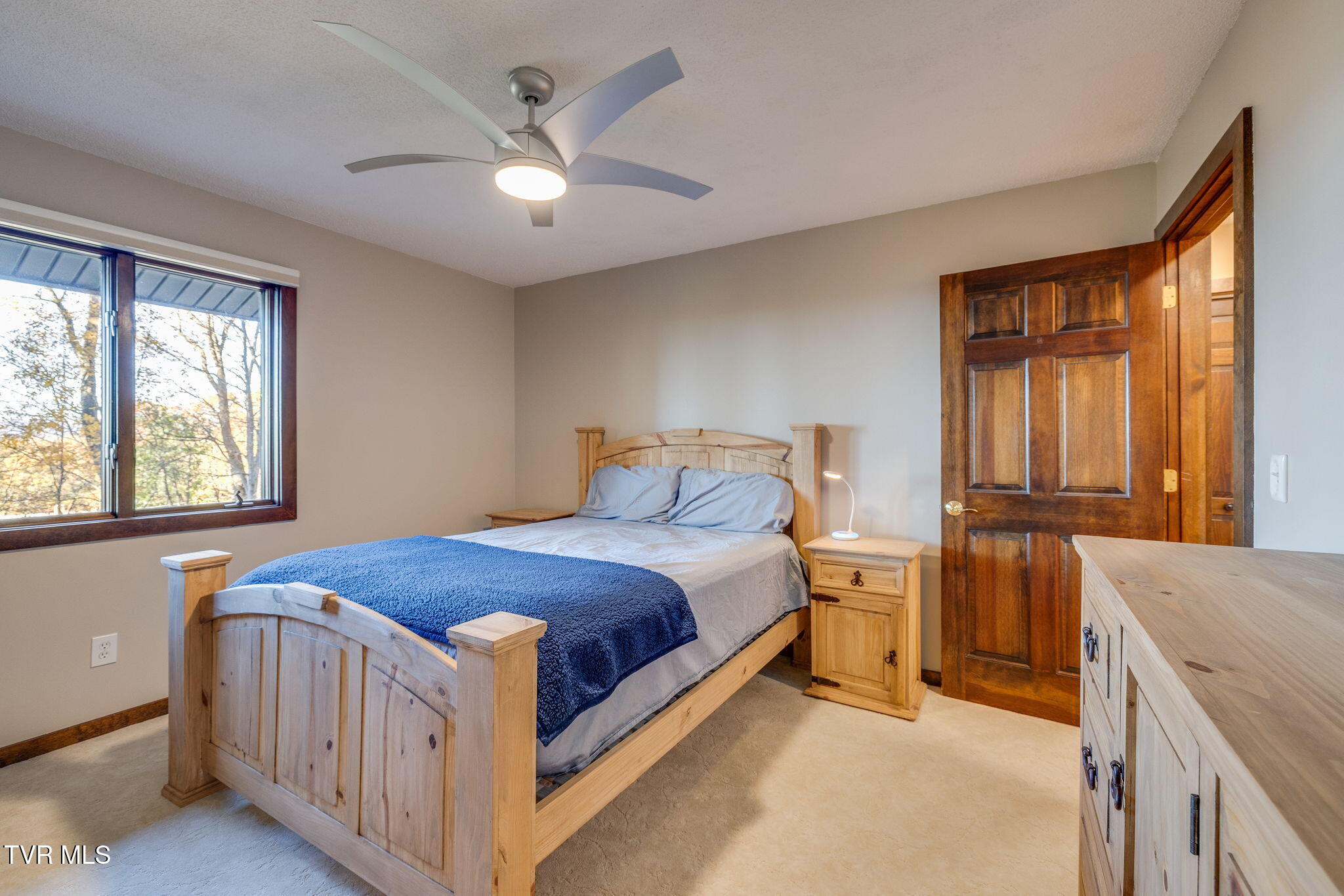 5725 Chestnut Hills Drive