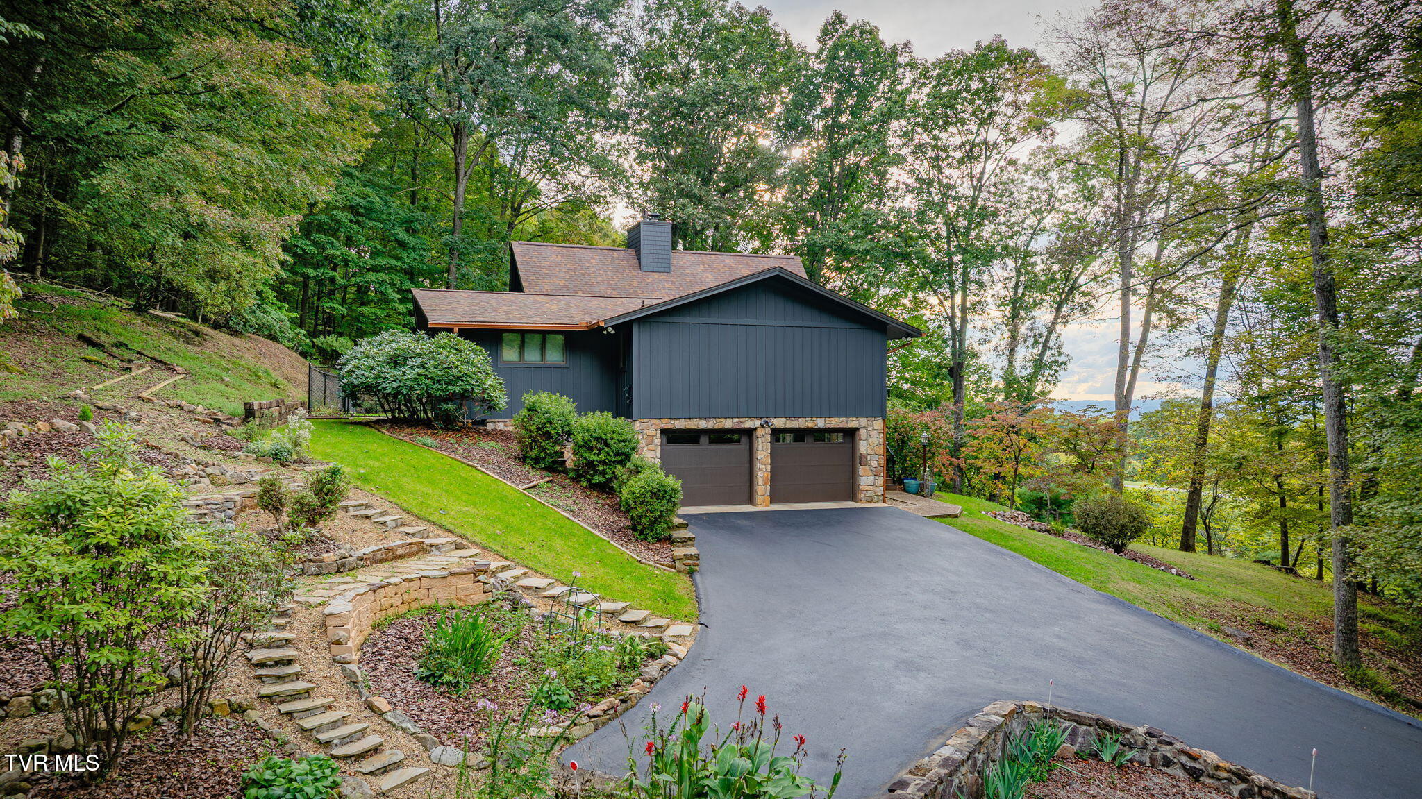 5725 Chestnut Hills Drive