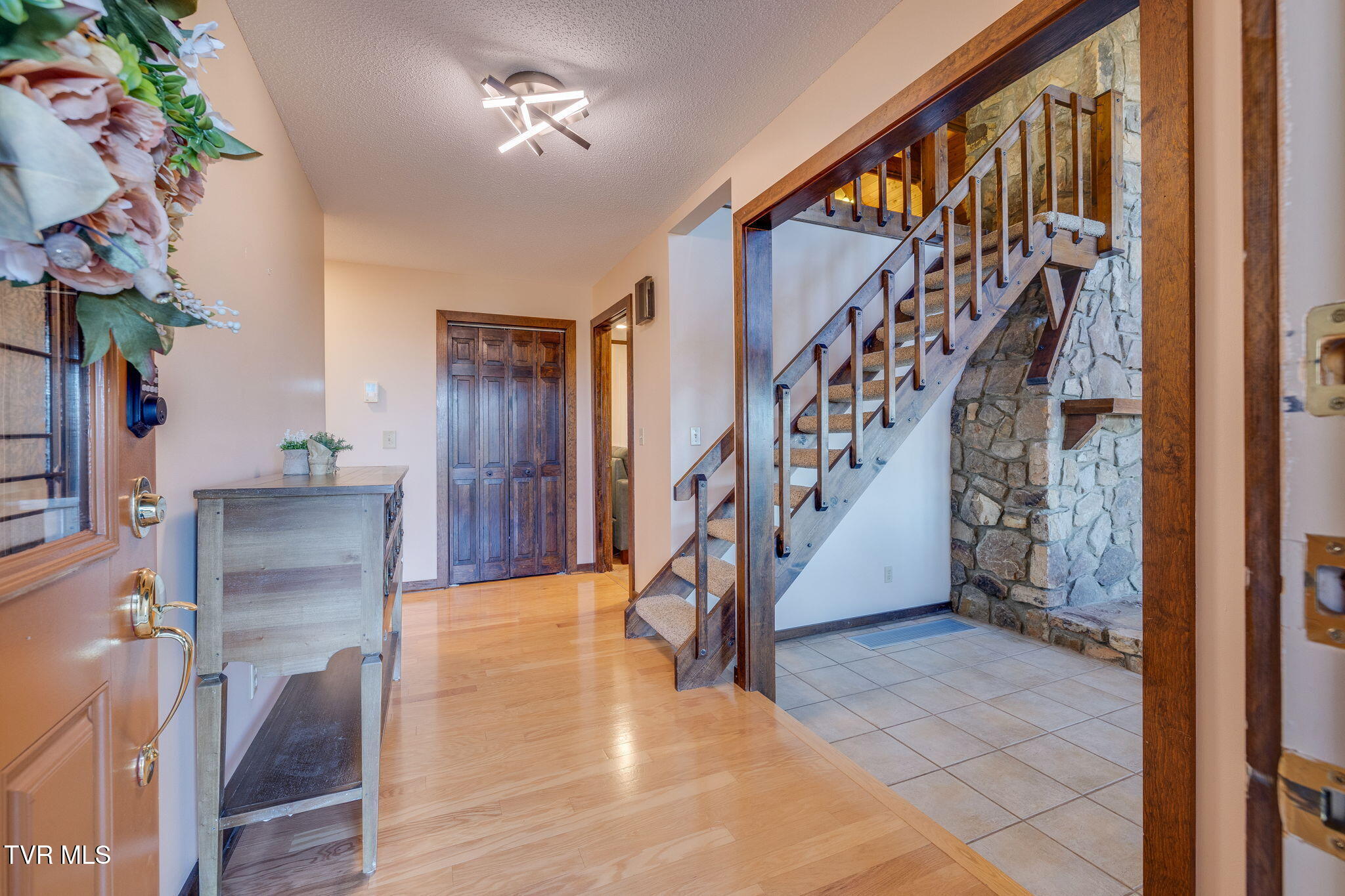 5725 Chestnut Hills Drive