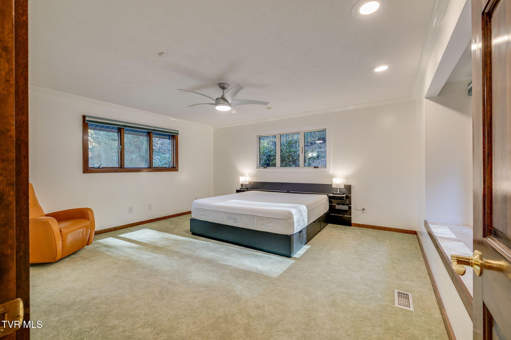 5725 Chestnut Hills Drive