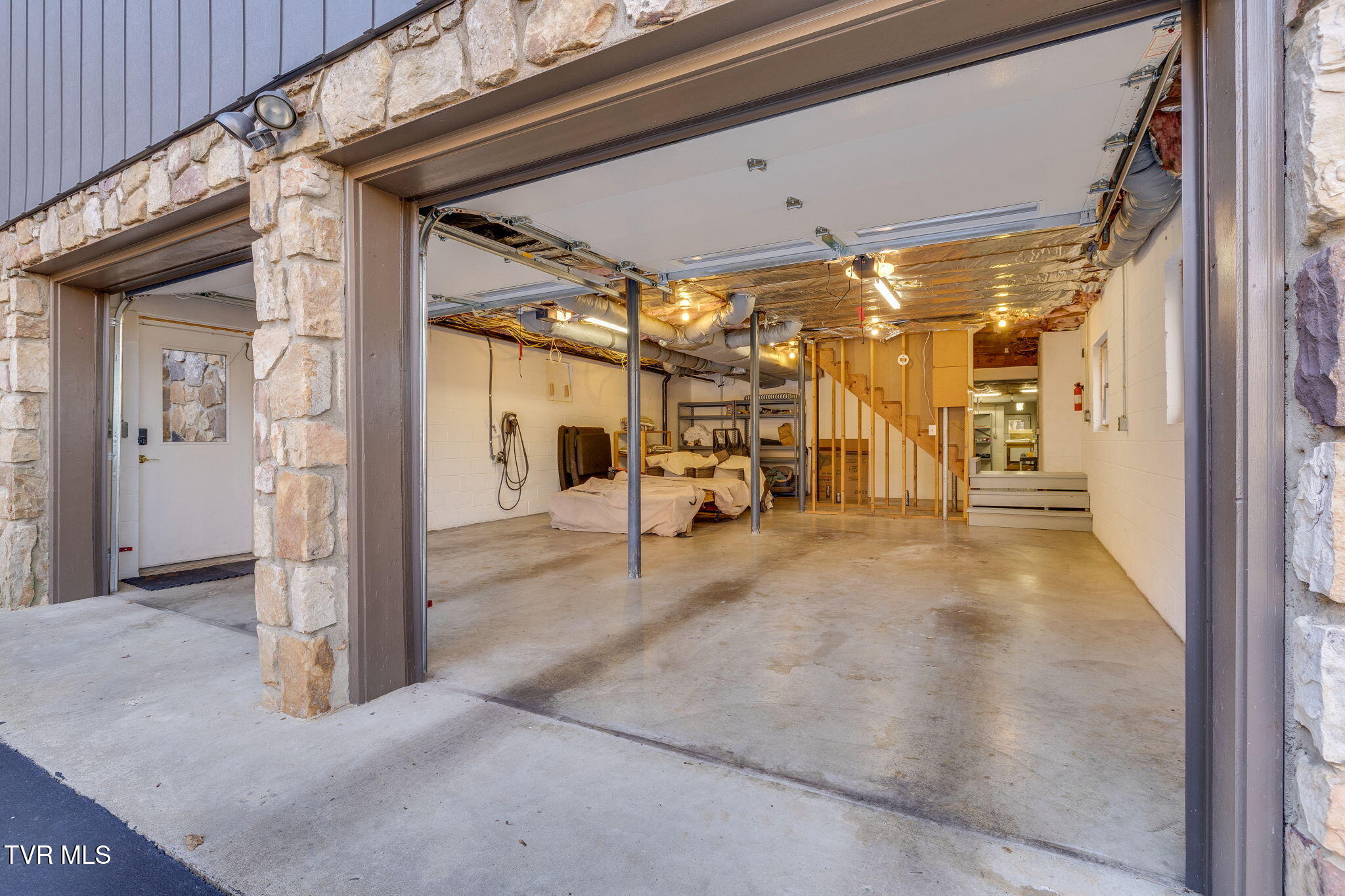 5725 Chestnut Hills Drive