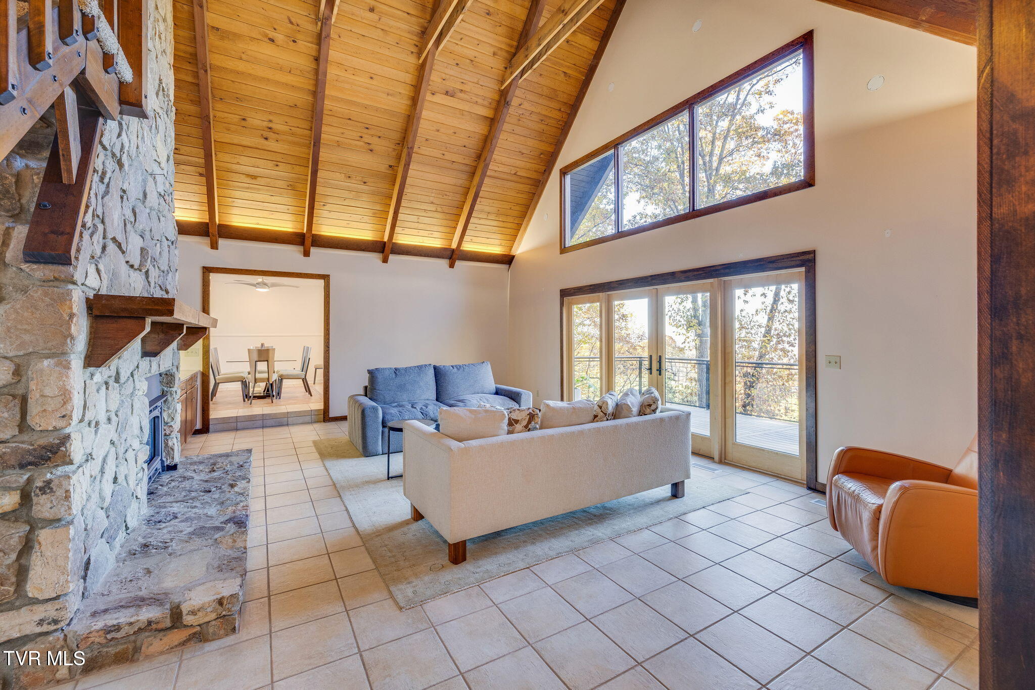 5725 Chestnut Hills Drive