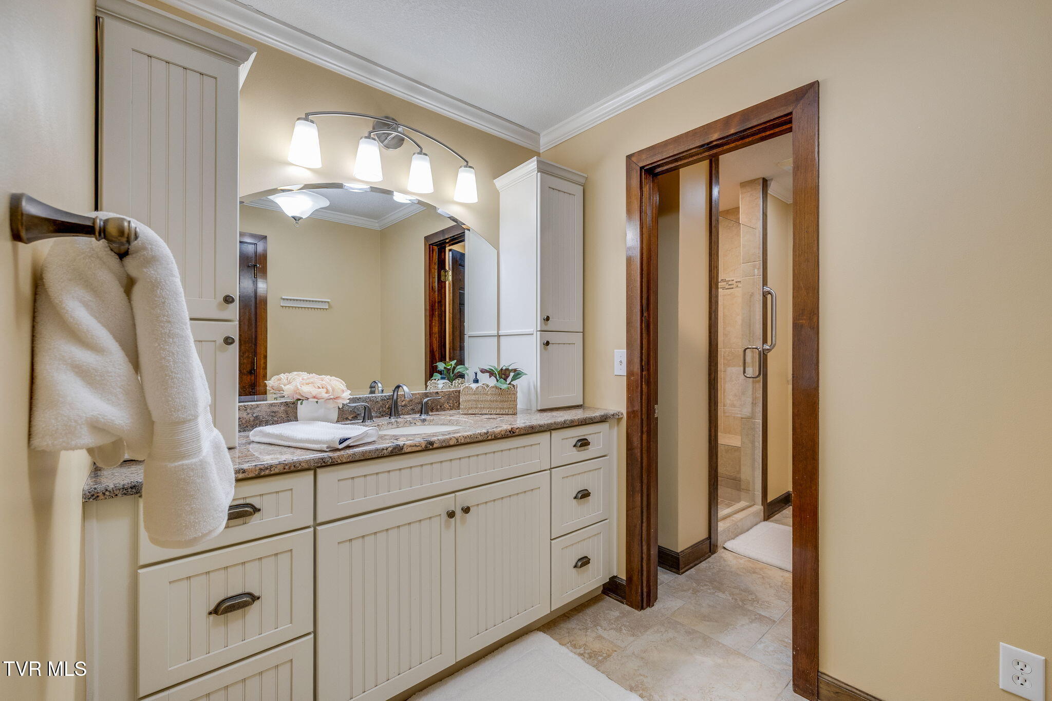 5725 Chestnut Hills Drive