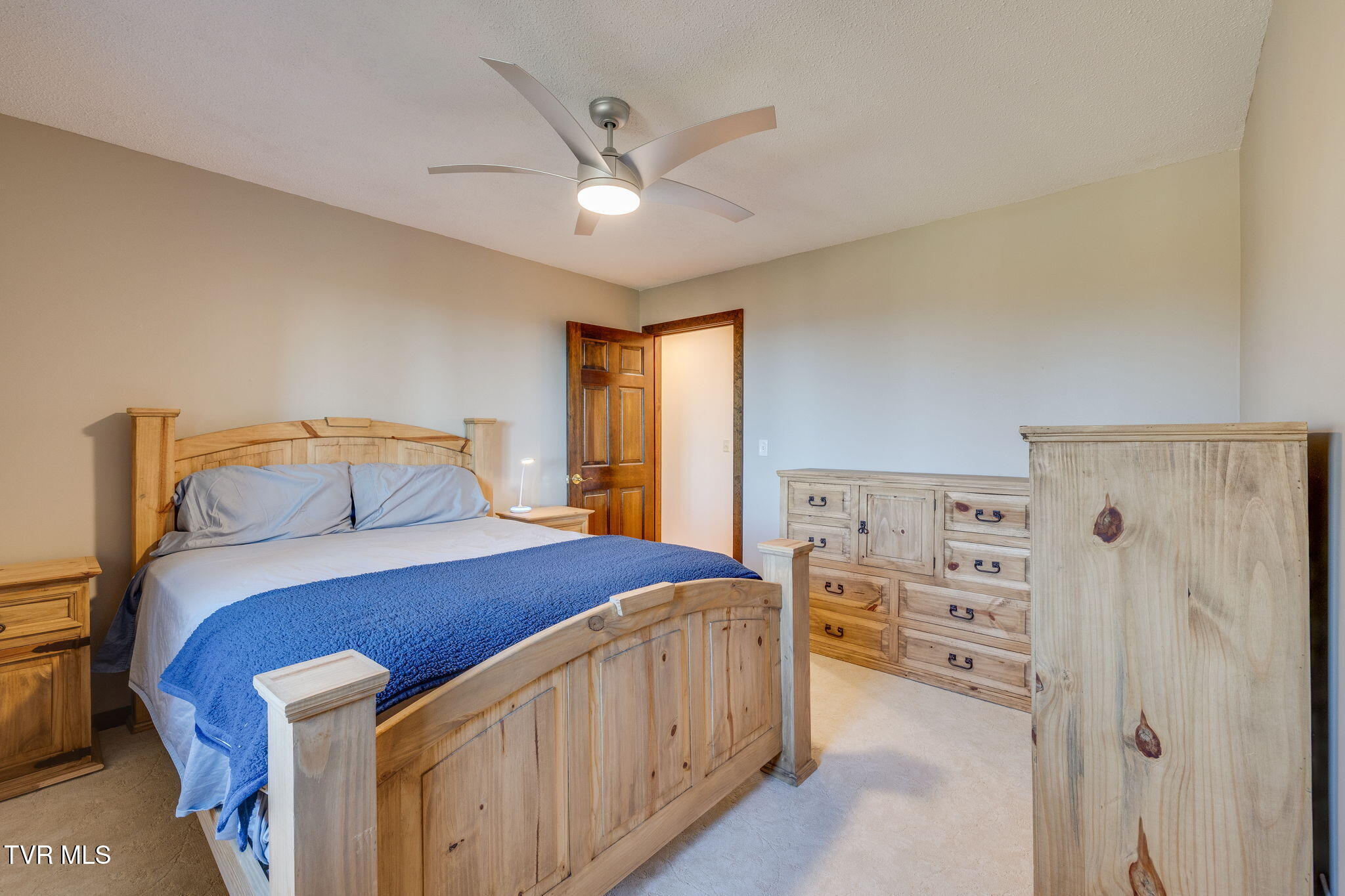 5725 Chestnut Hills Drive