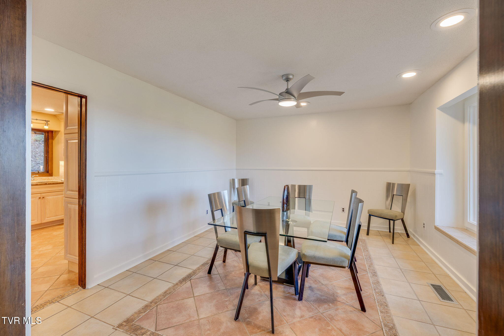 5725 Chestnut Hills Drive