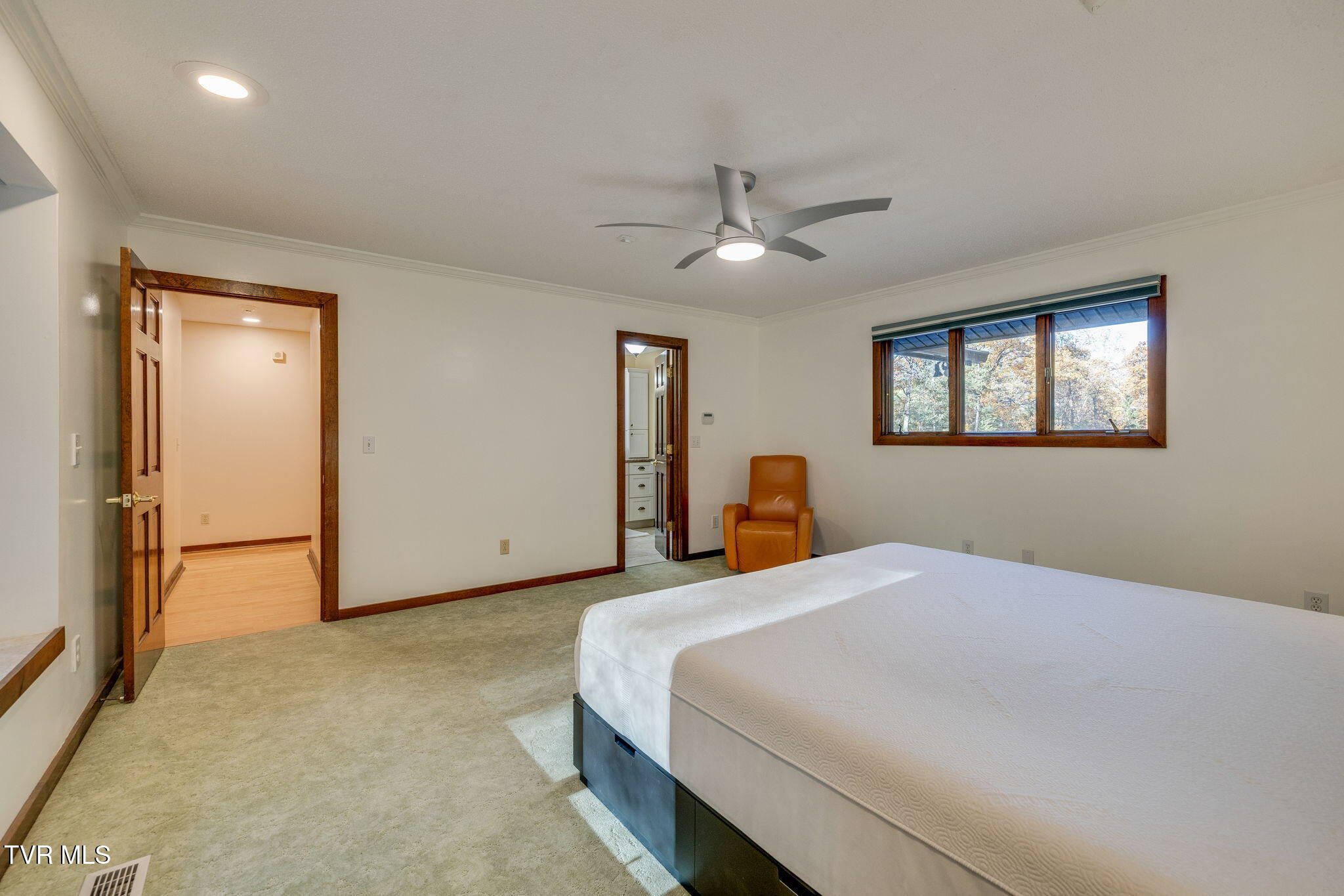 5725 Chestnut Hills Drive