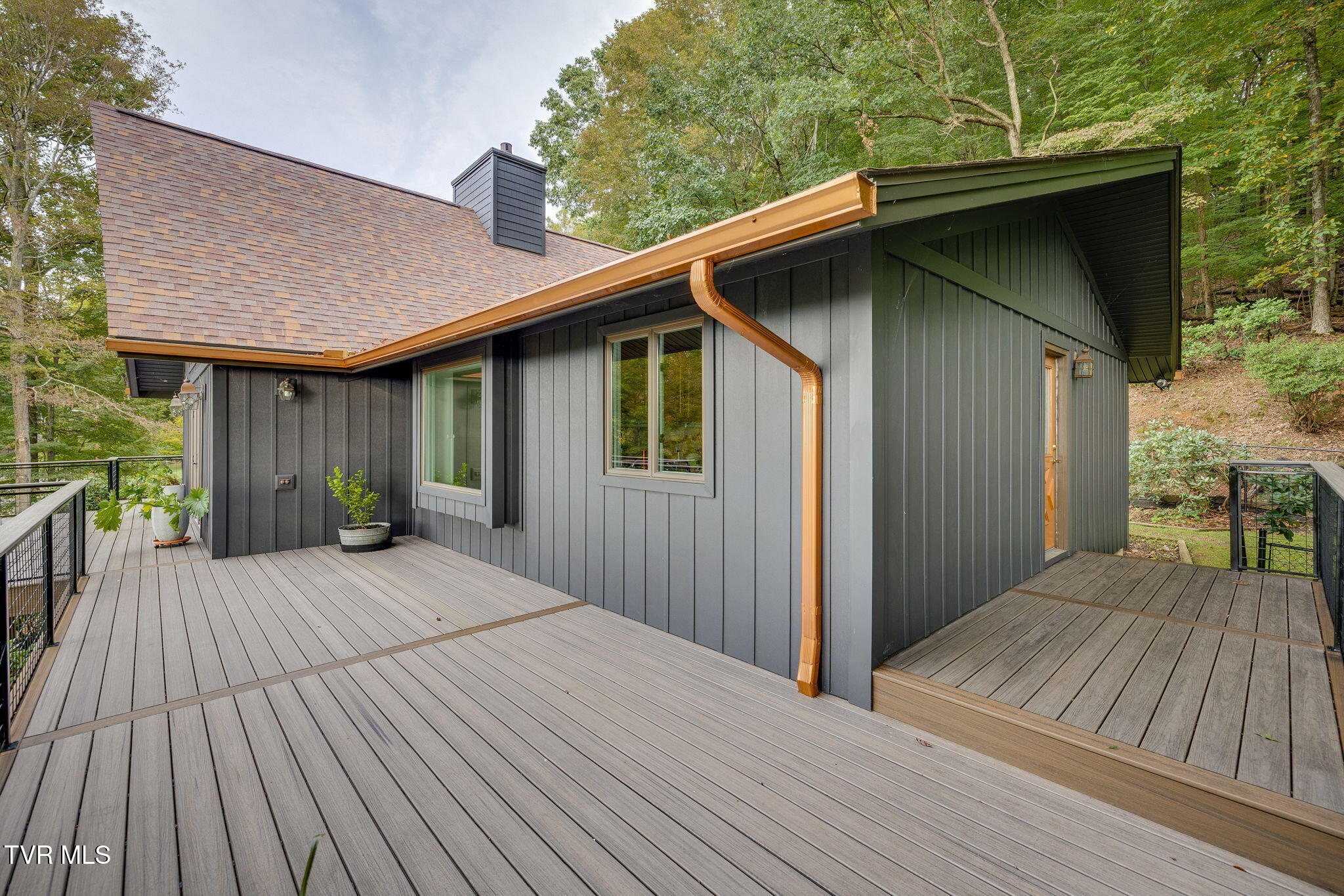 5725 Chestnut Hills Drive