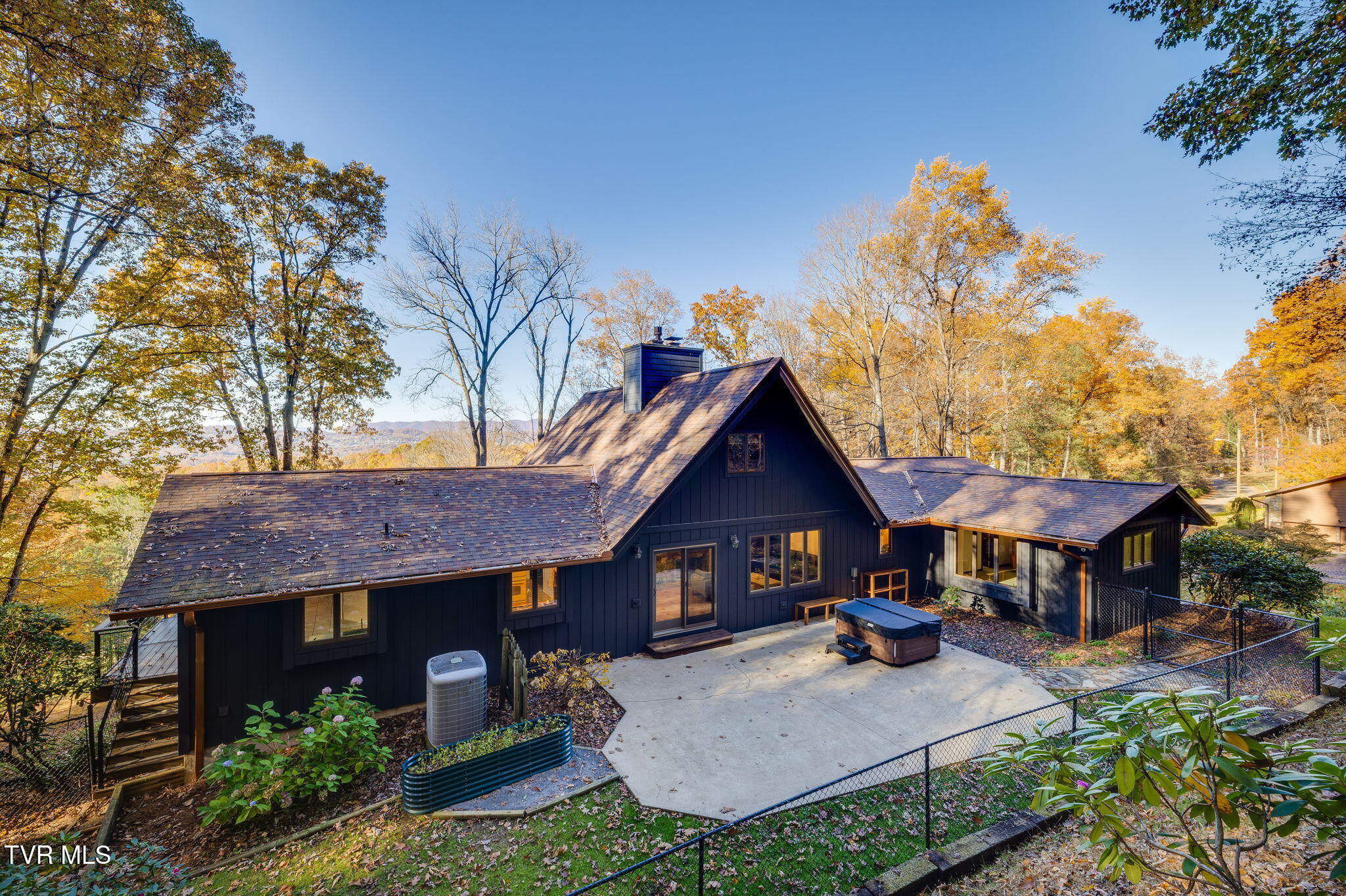 5725 Chestnut Hills Drive