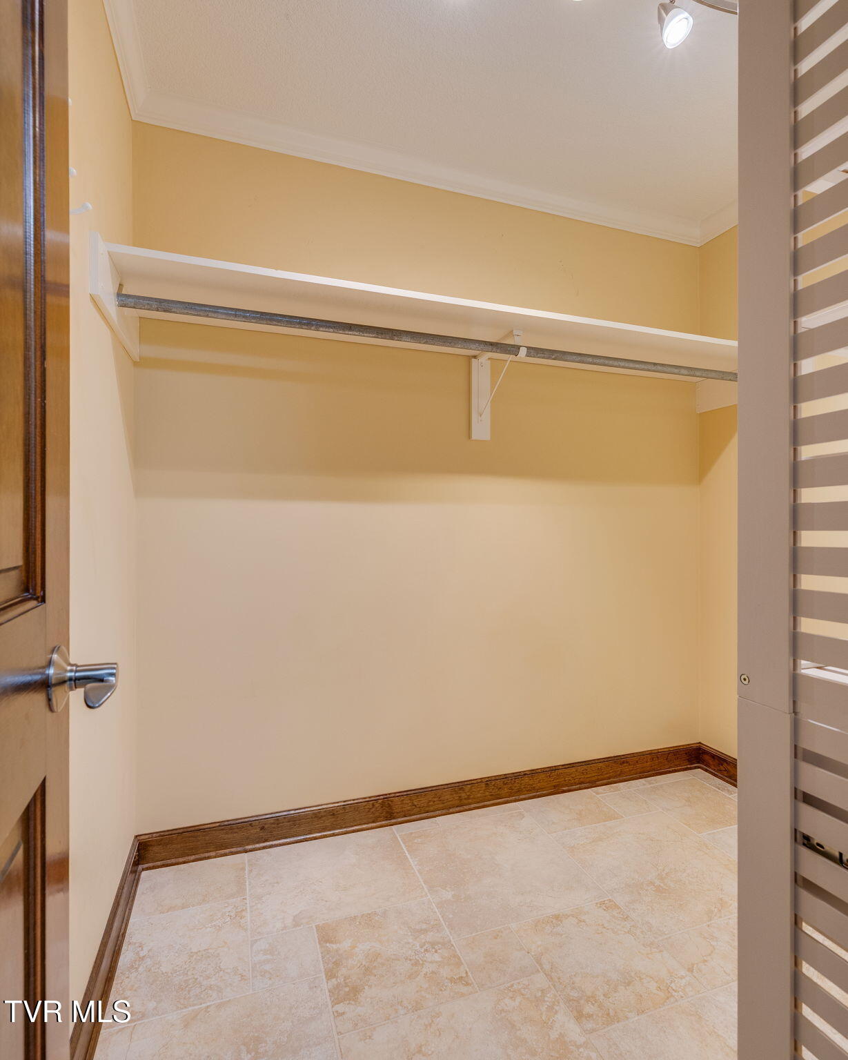 5725 Chestnut Hills Drive