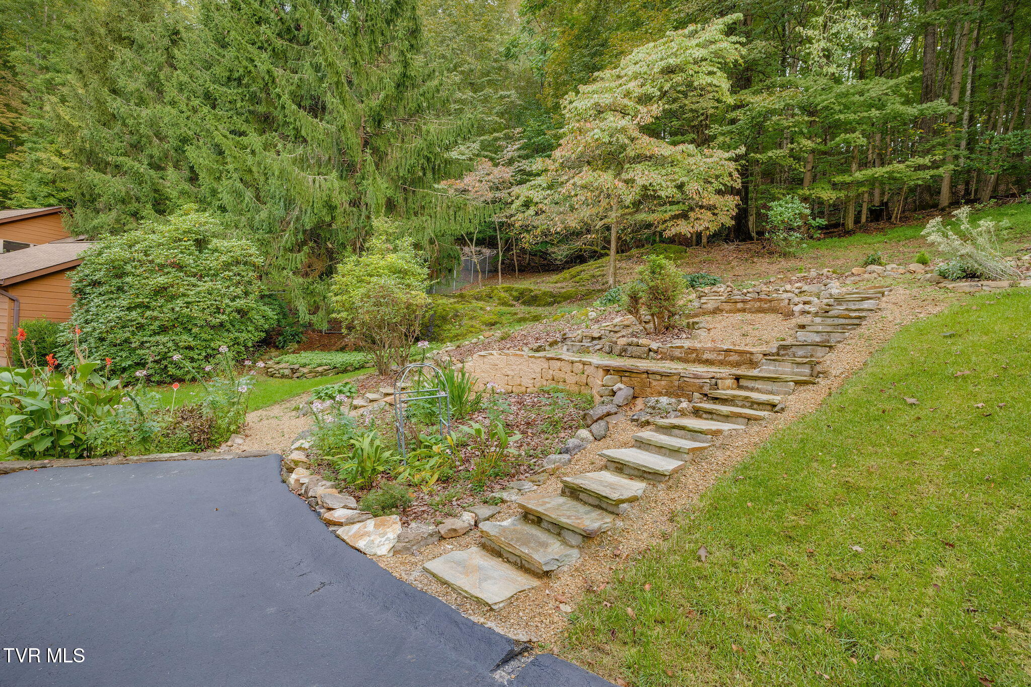 5725 Chestnut Hills Drive