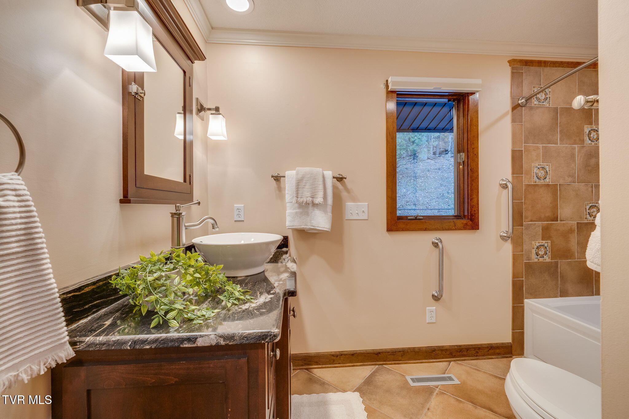 5725 Chestnut Hills Drive