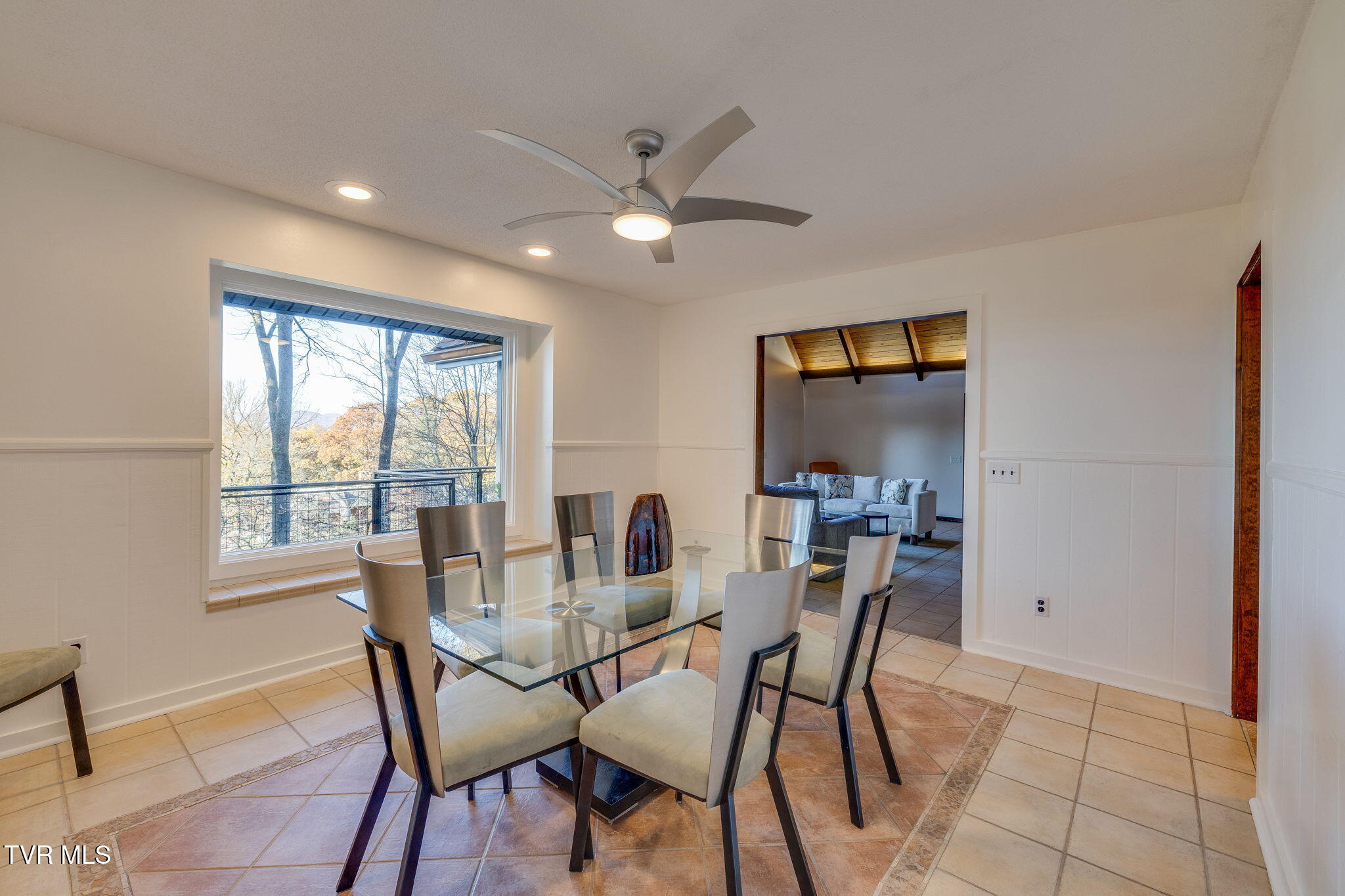 5725 Chestnut Hills Drive