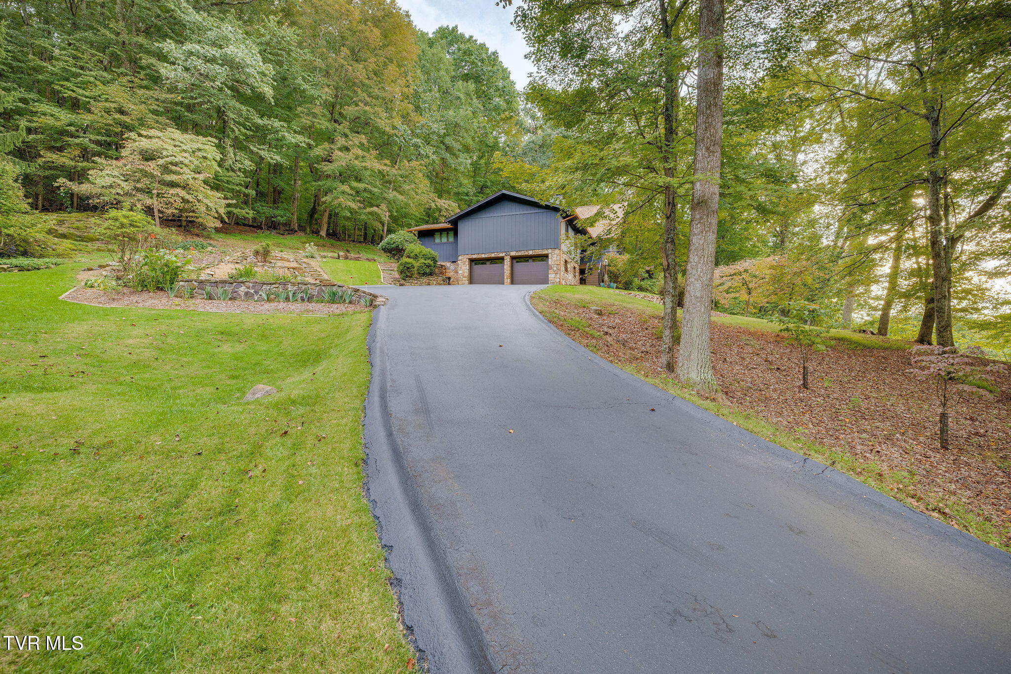 5725 Chestnut Hills Drive