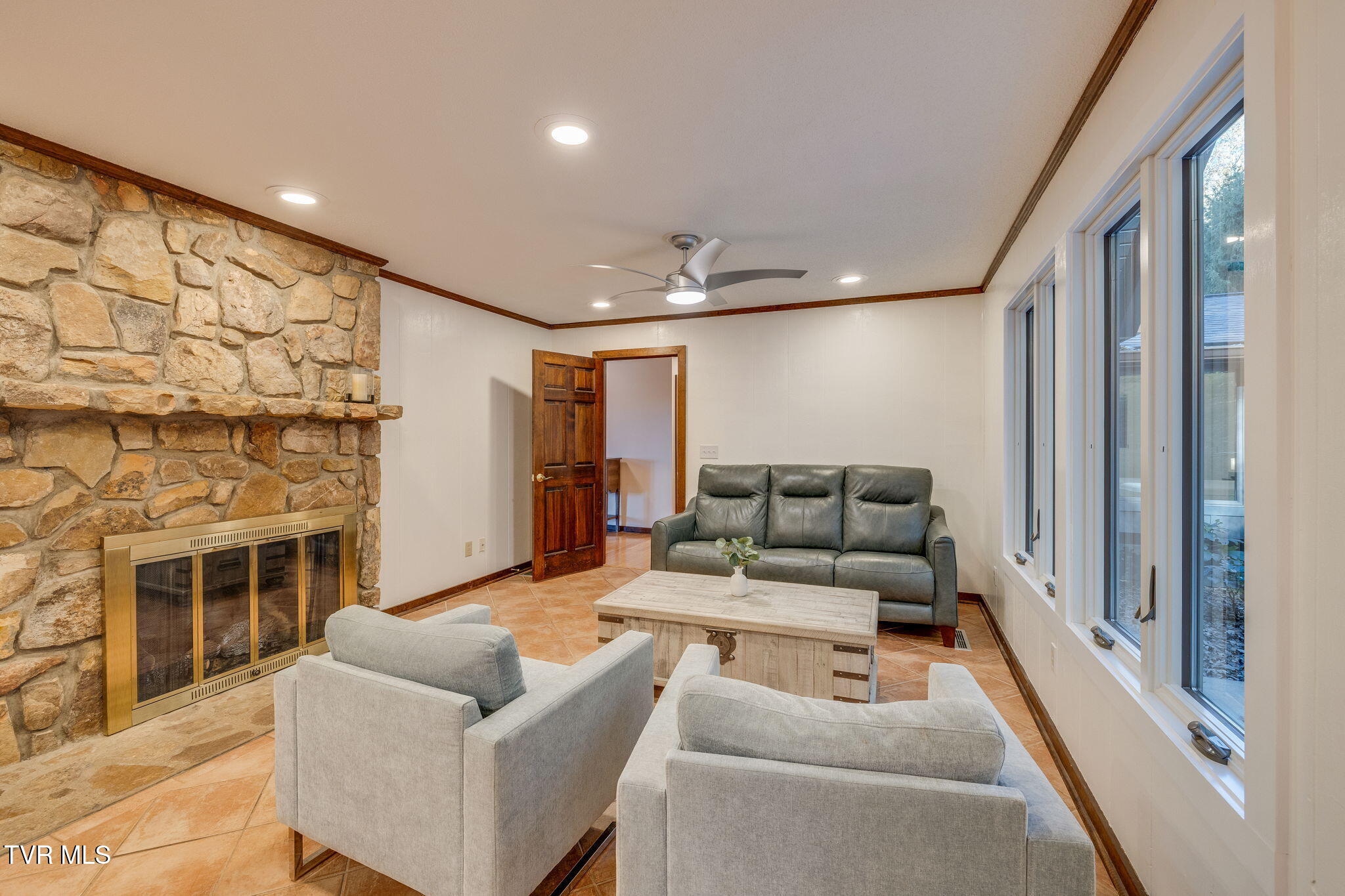 5725 Chestnut Hills Drive