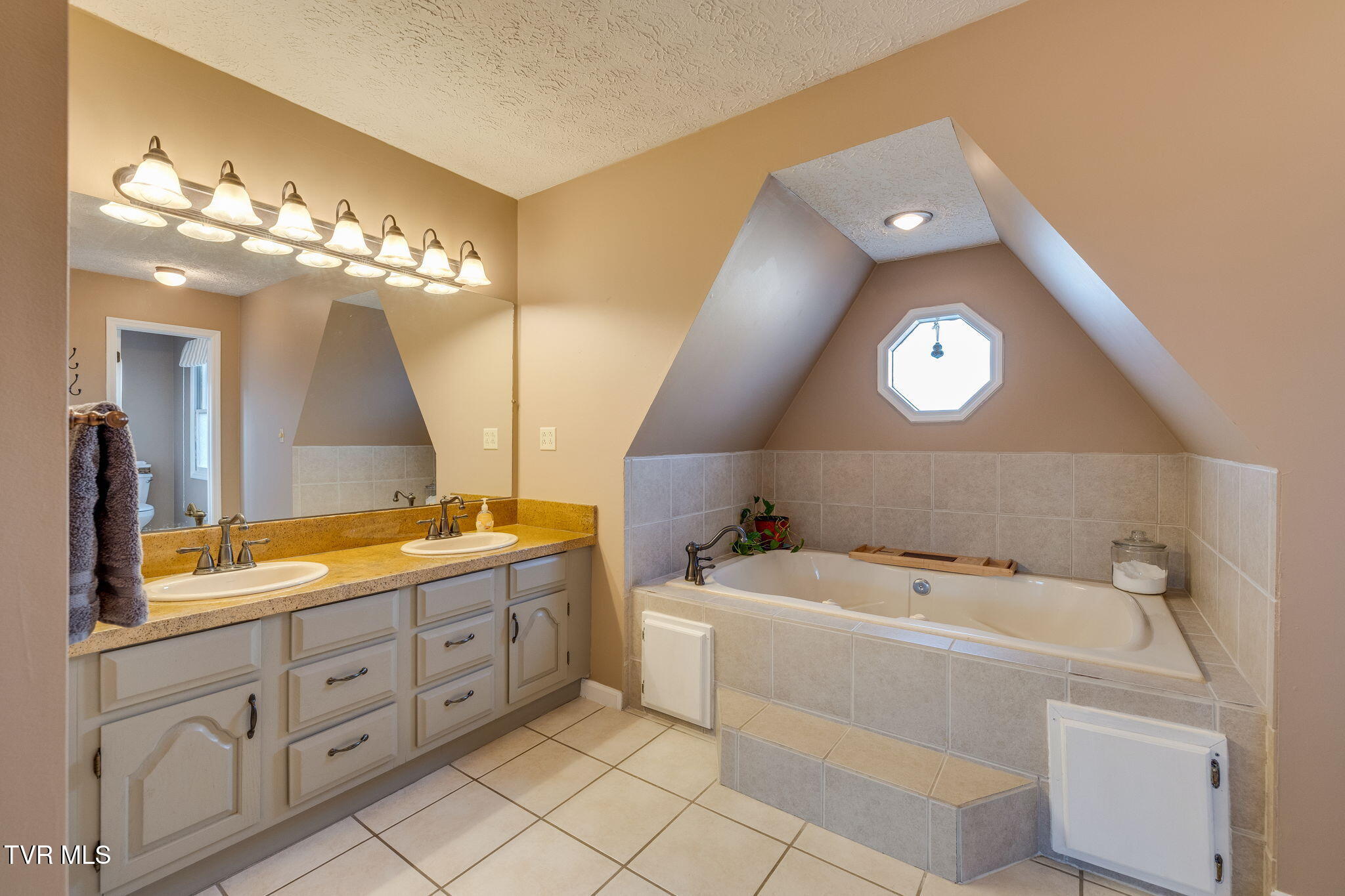 124 Highland Hills Drive