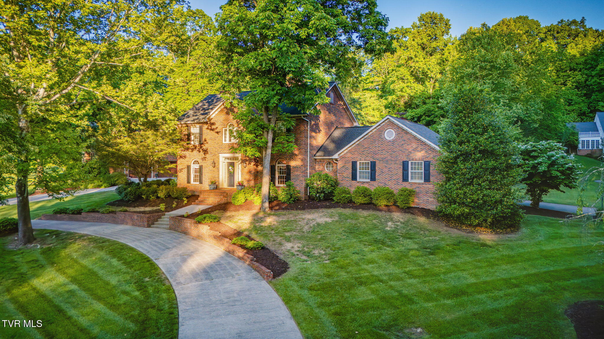 1005 Huntington Court