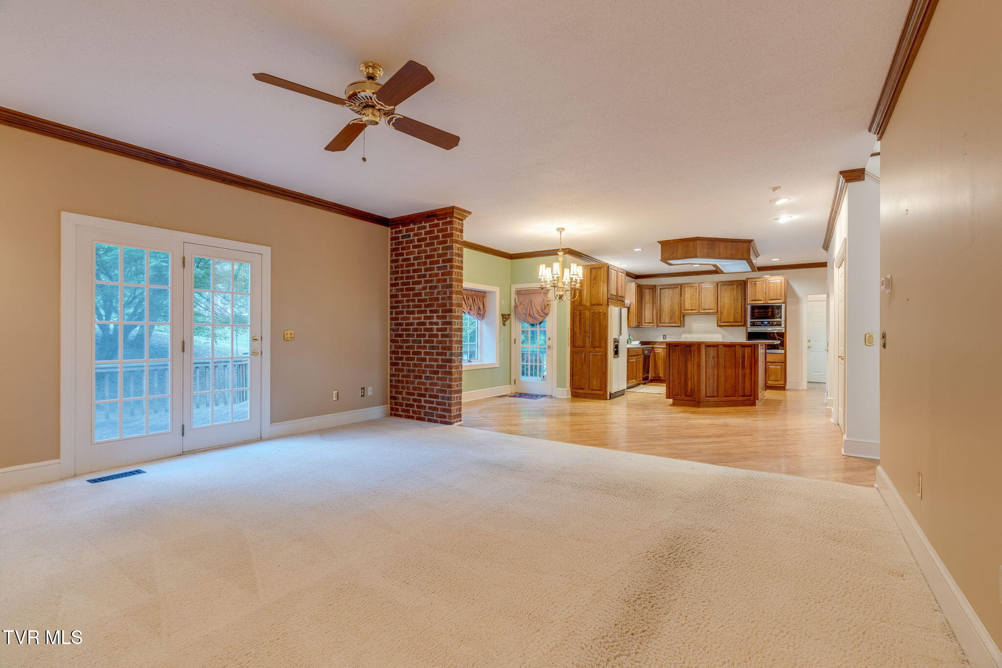 1005 Huntington Court