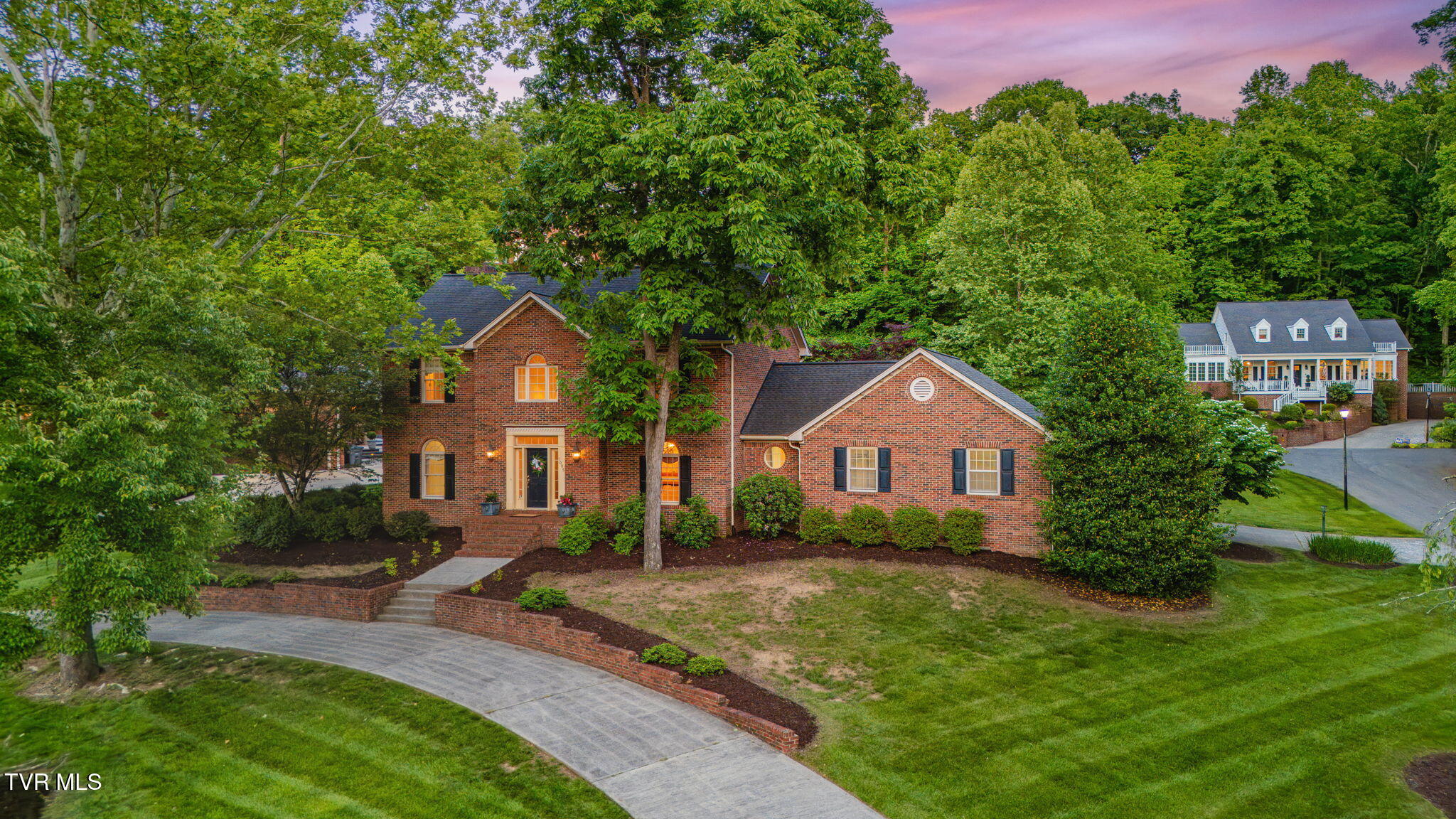 1005 Huntington Court