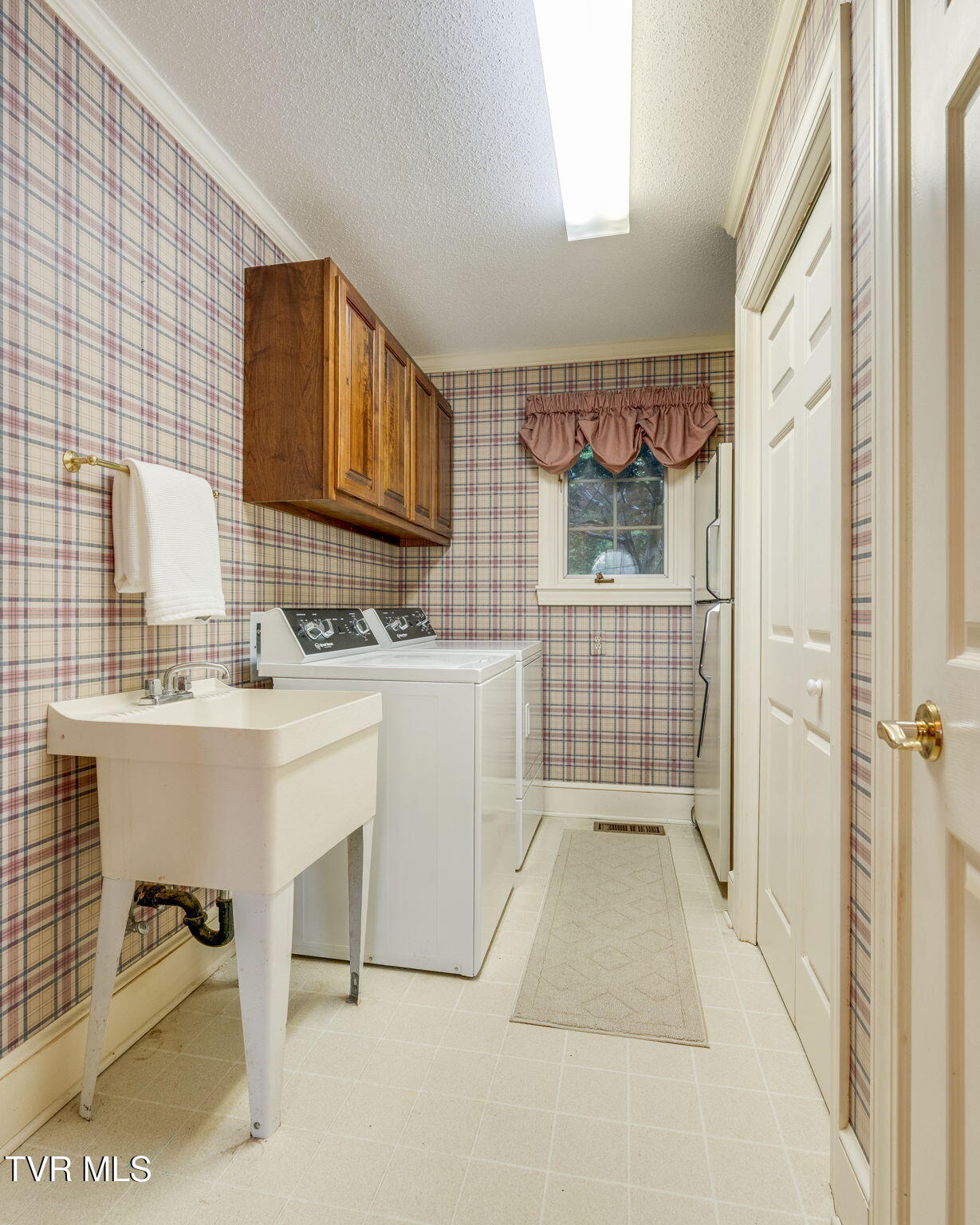 1005 Huntington Court