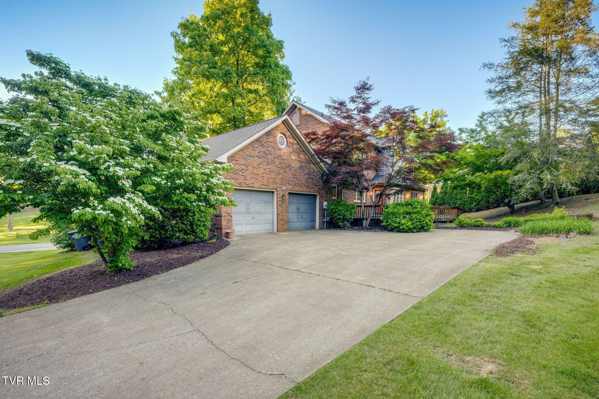 1005 Huntington Court