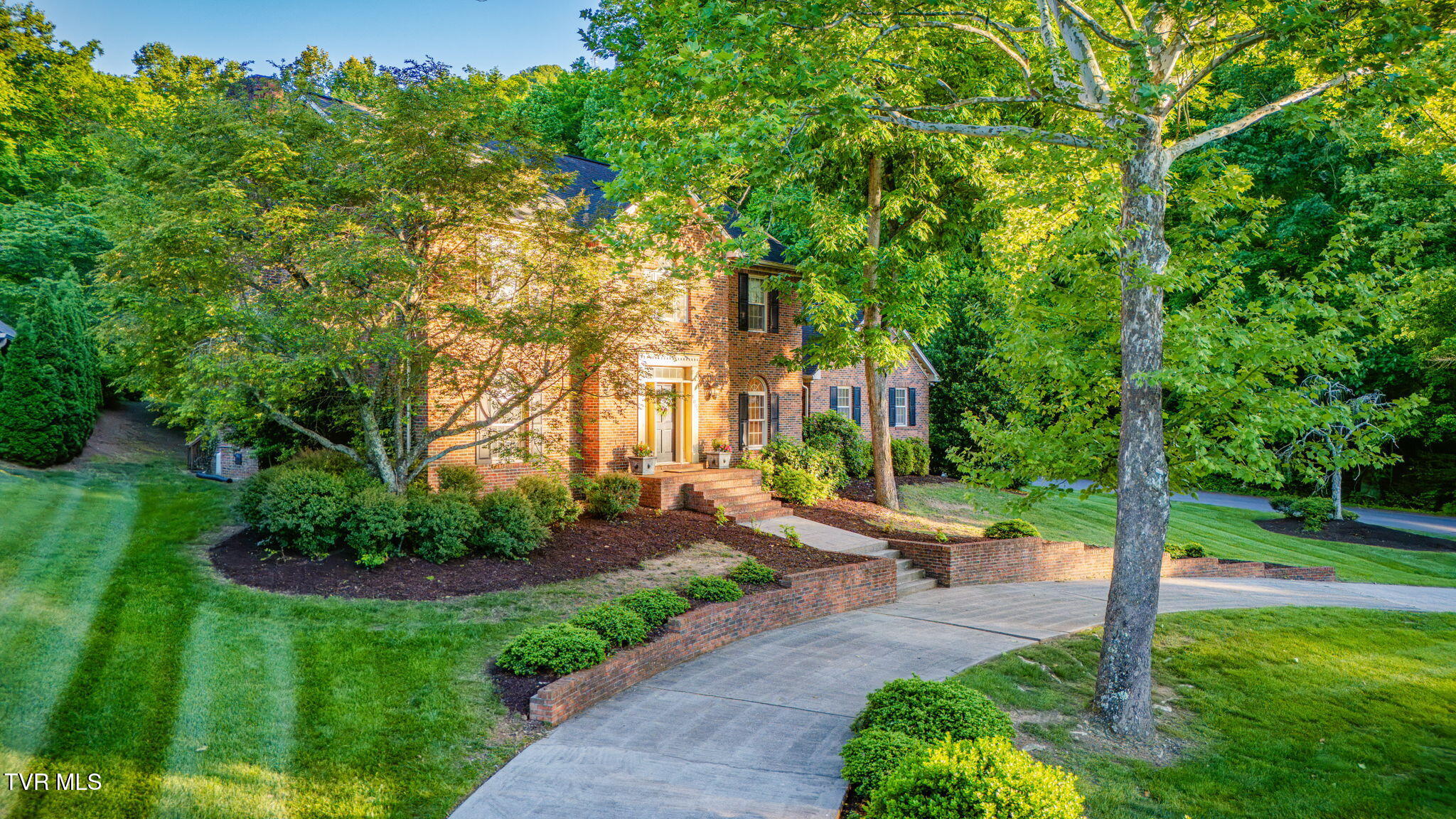 1005 Huntington Court