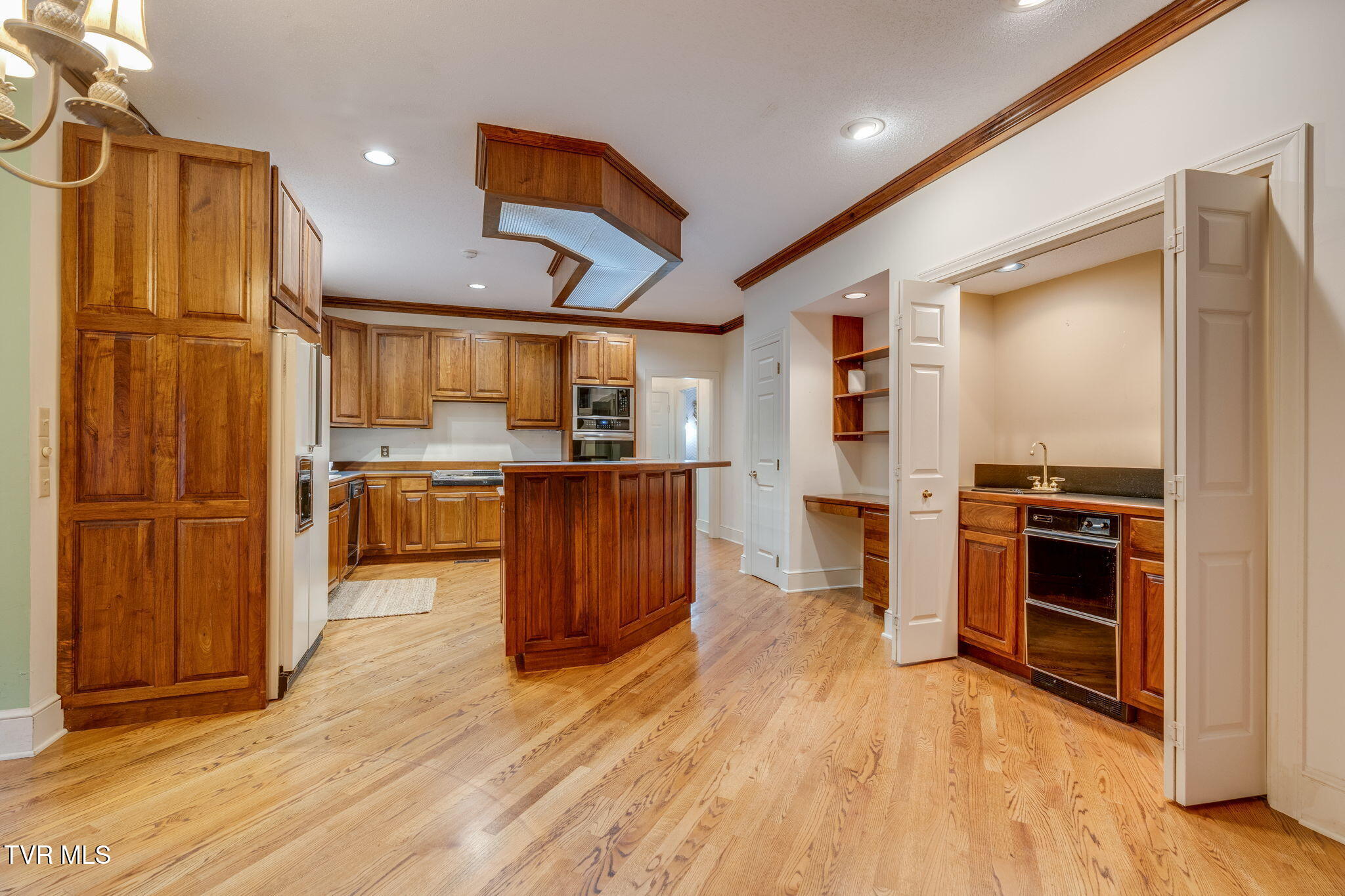 1005 Huntington Court