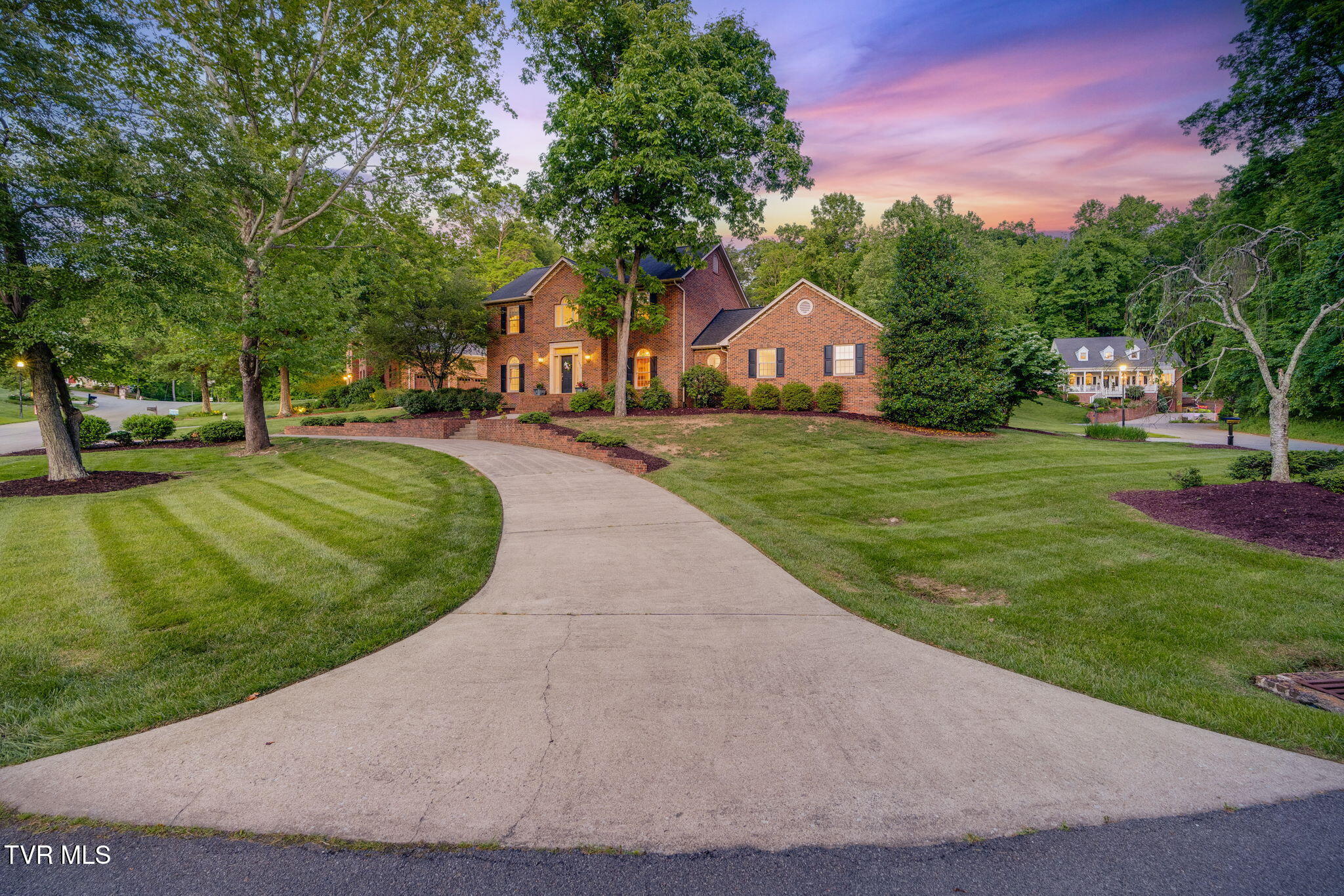 1005 Huntington Court