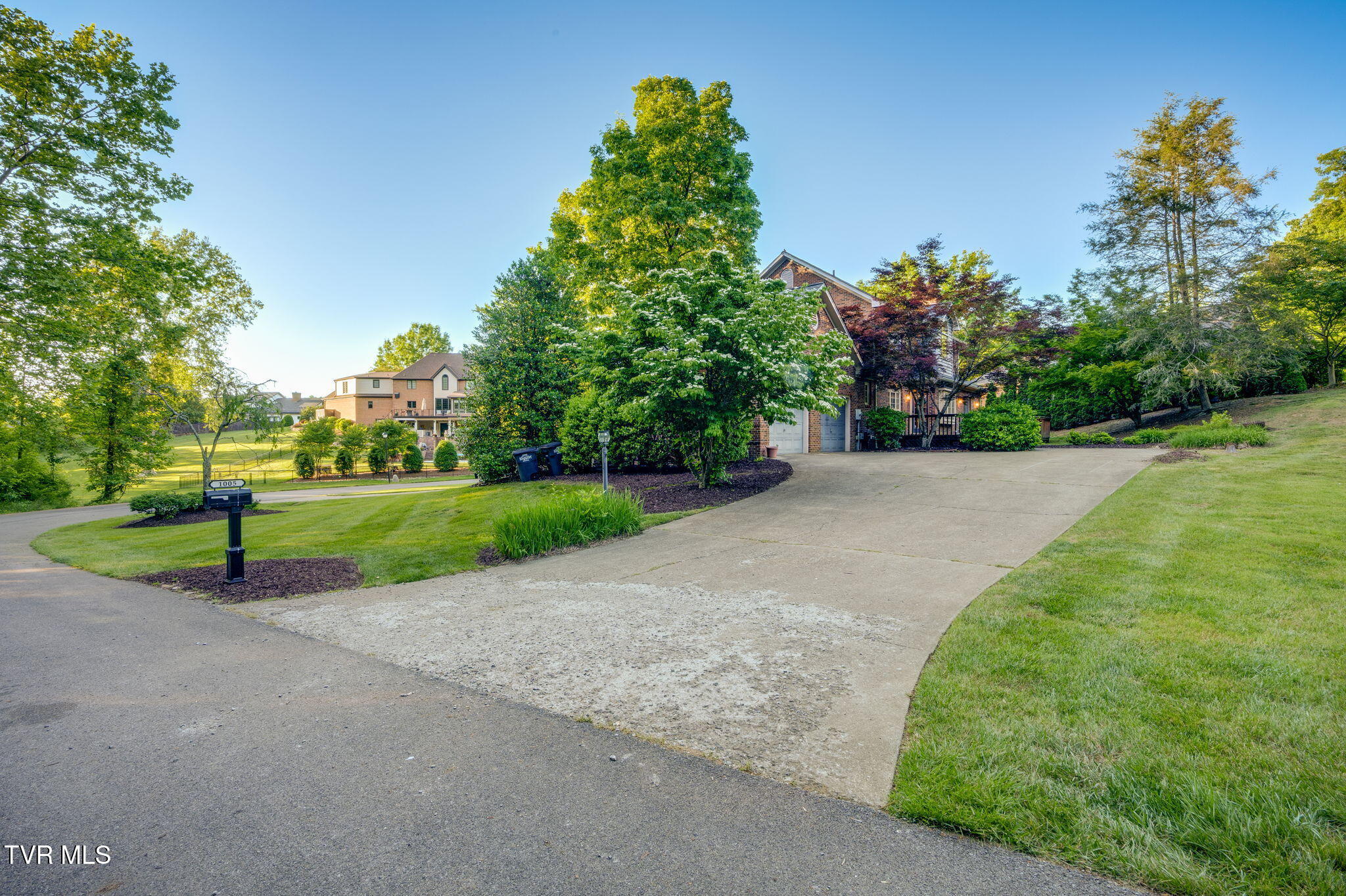 1005 Huntington Court