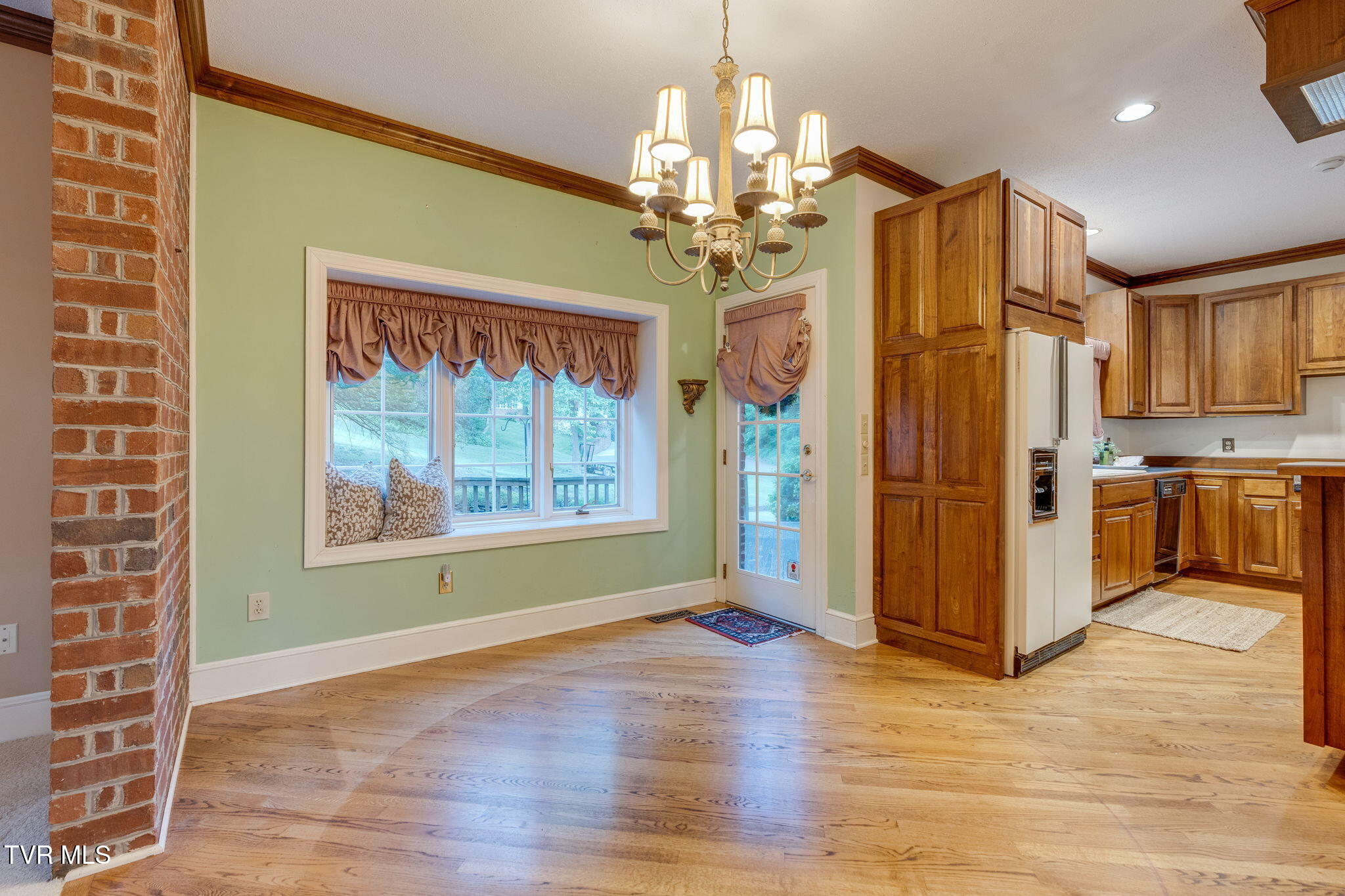 1005 Huntington Court