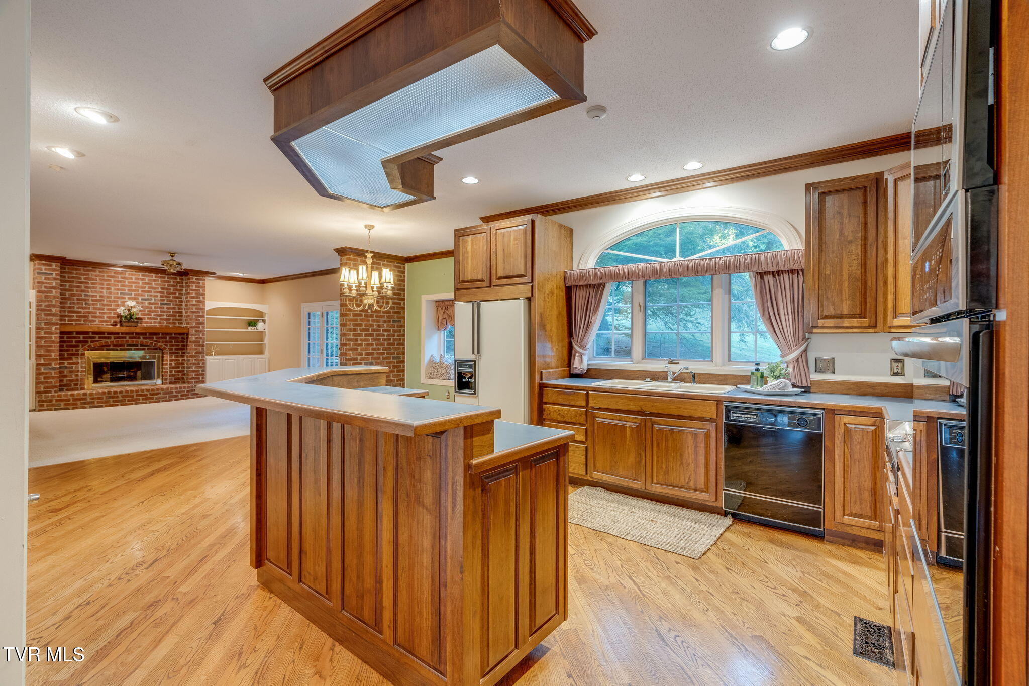 1005 Huntington Court