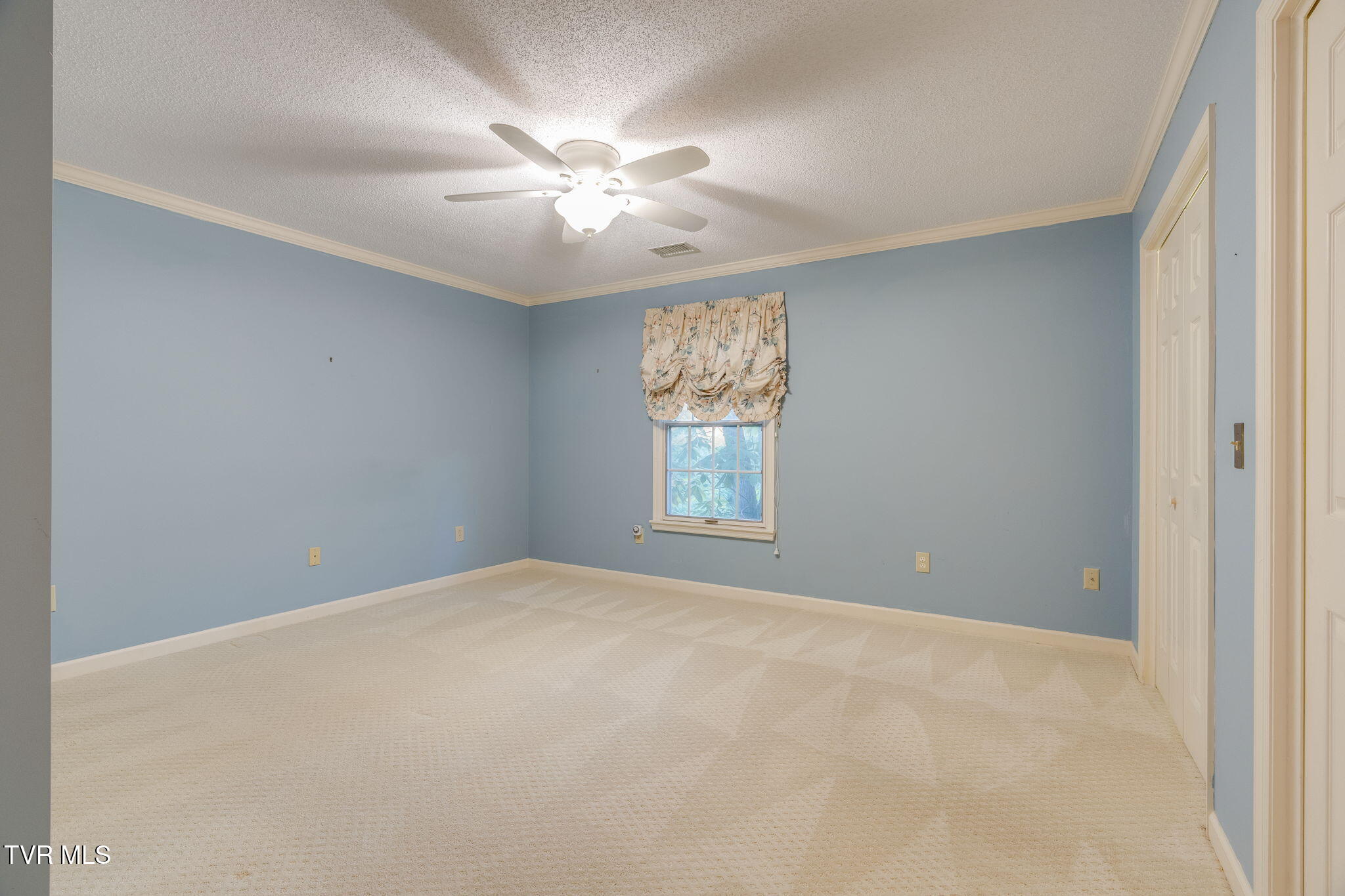 1005 Huntington Court