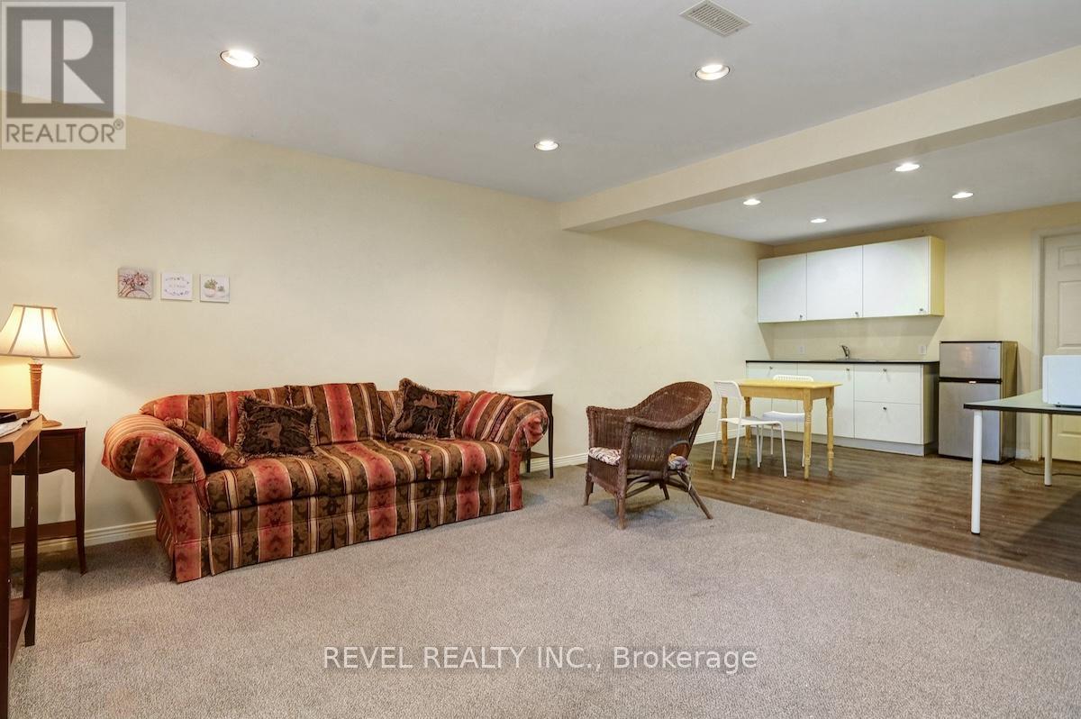 9 - 1240 KILBORN PLACE