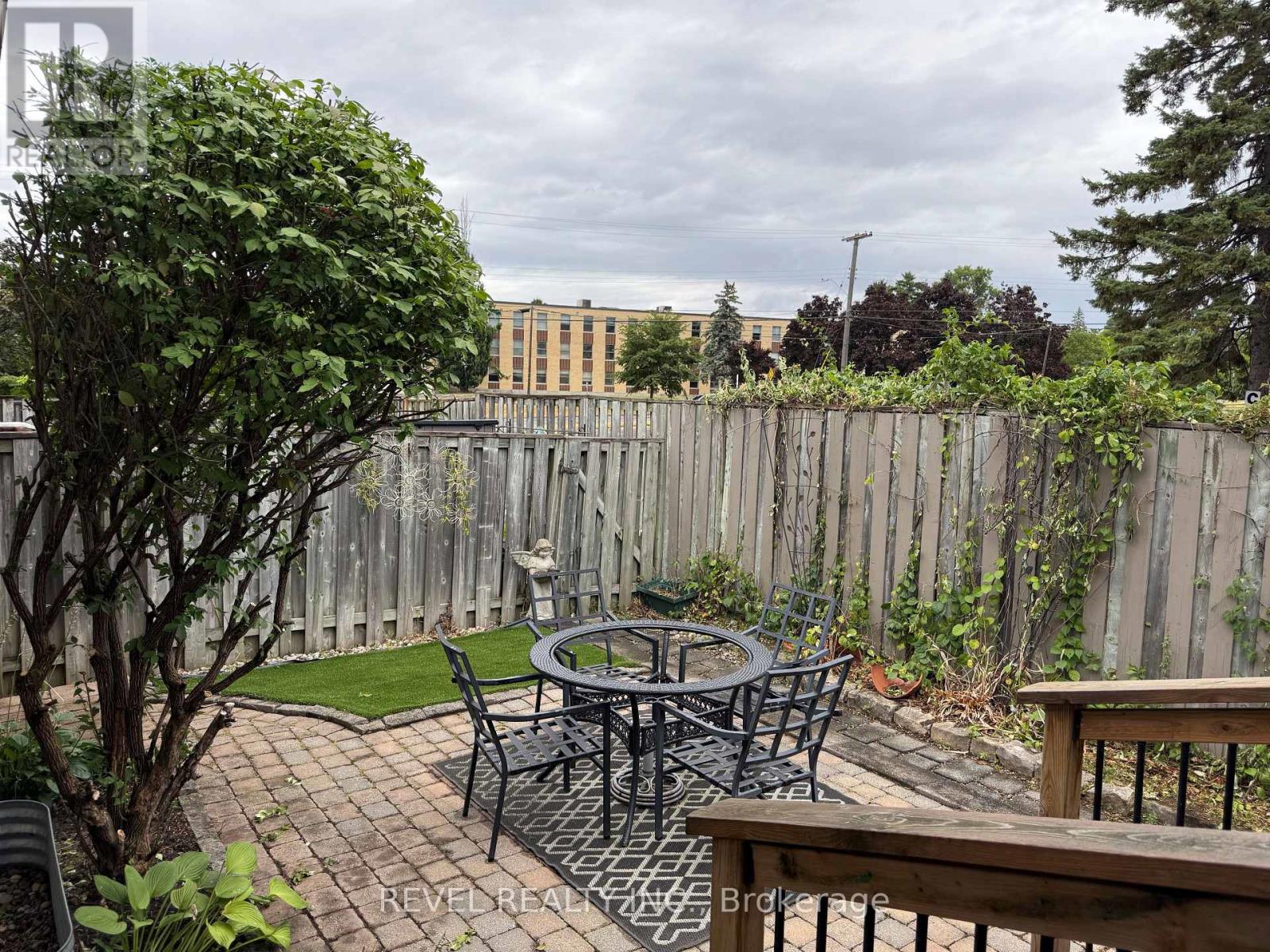 9 - 1240 KILBORN PLACE