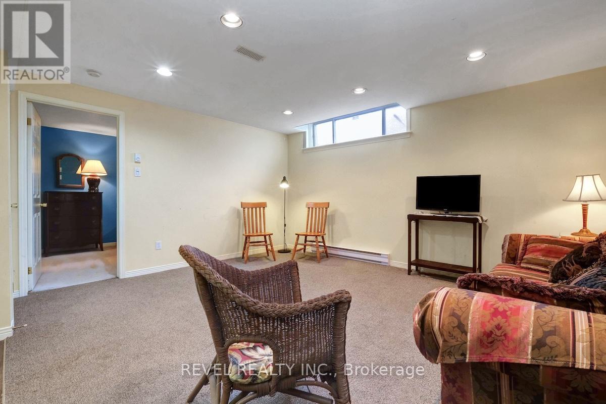 9 - 1240 KILBORN PLACE