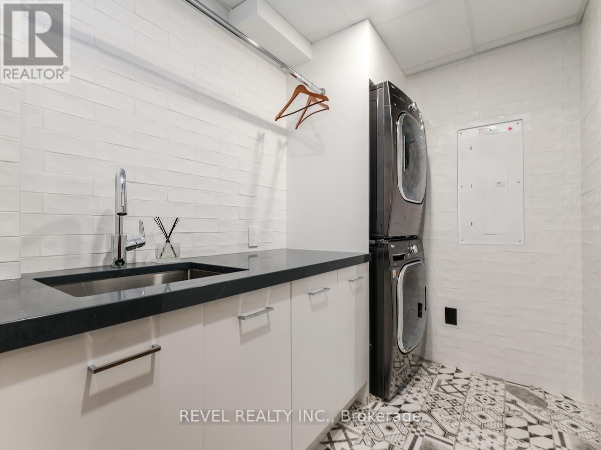 205 - 1 FIFTH AVENUE