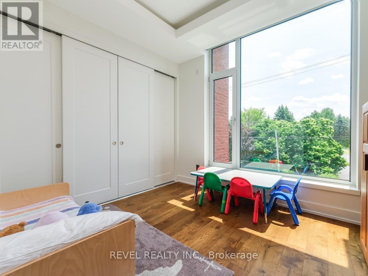 205 - 1 FIFTH AVENUE